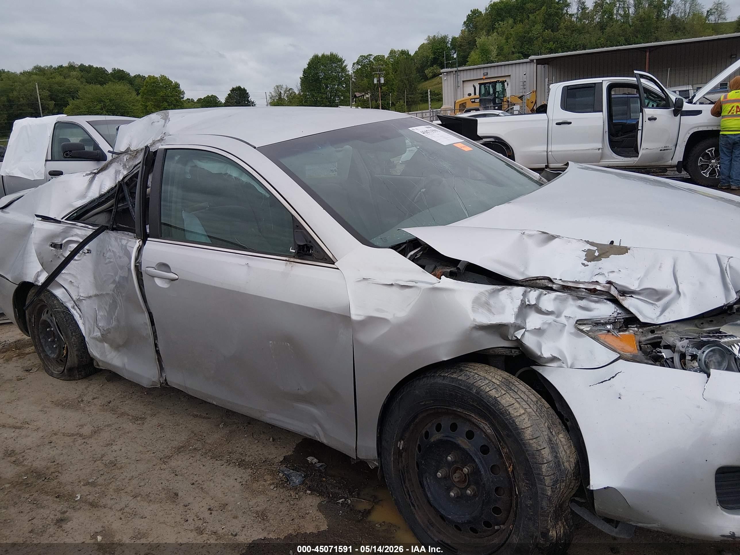 2011 Toyota Camry Le Silver vin: 4T1BF3EK8BU696410
