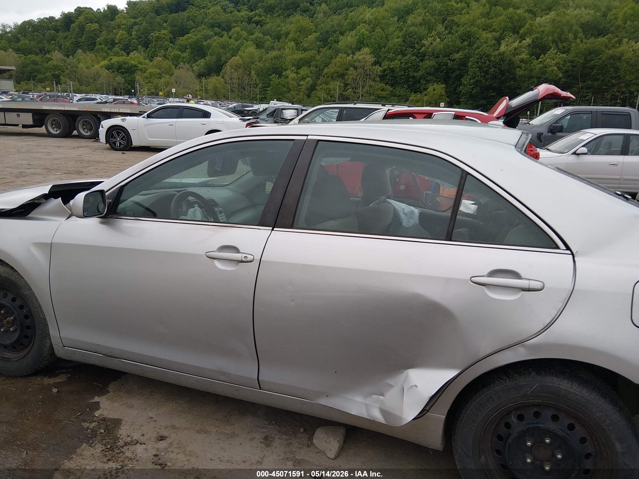 2011 Toyota Camry Le Silver vin: 4T1BF3EK8BU696410