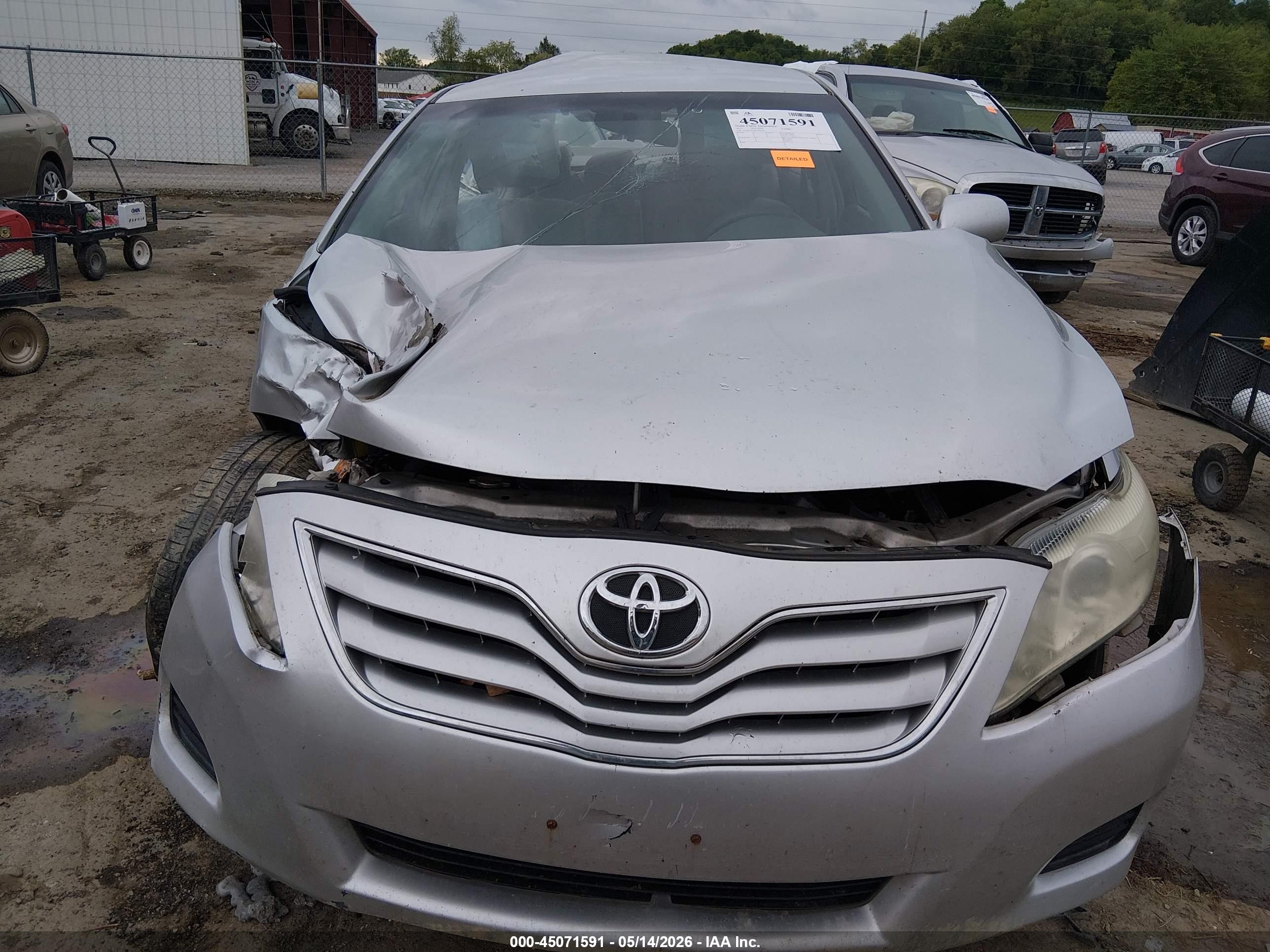 2011 Toyota Camry Le Silver vin: 4T1BF3EK8BU696410