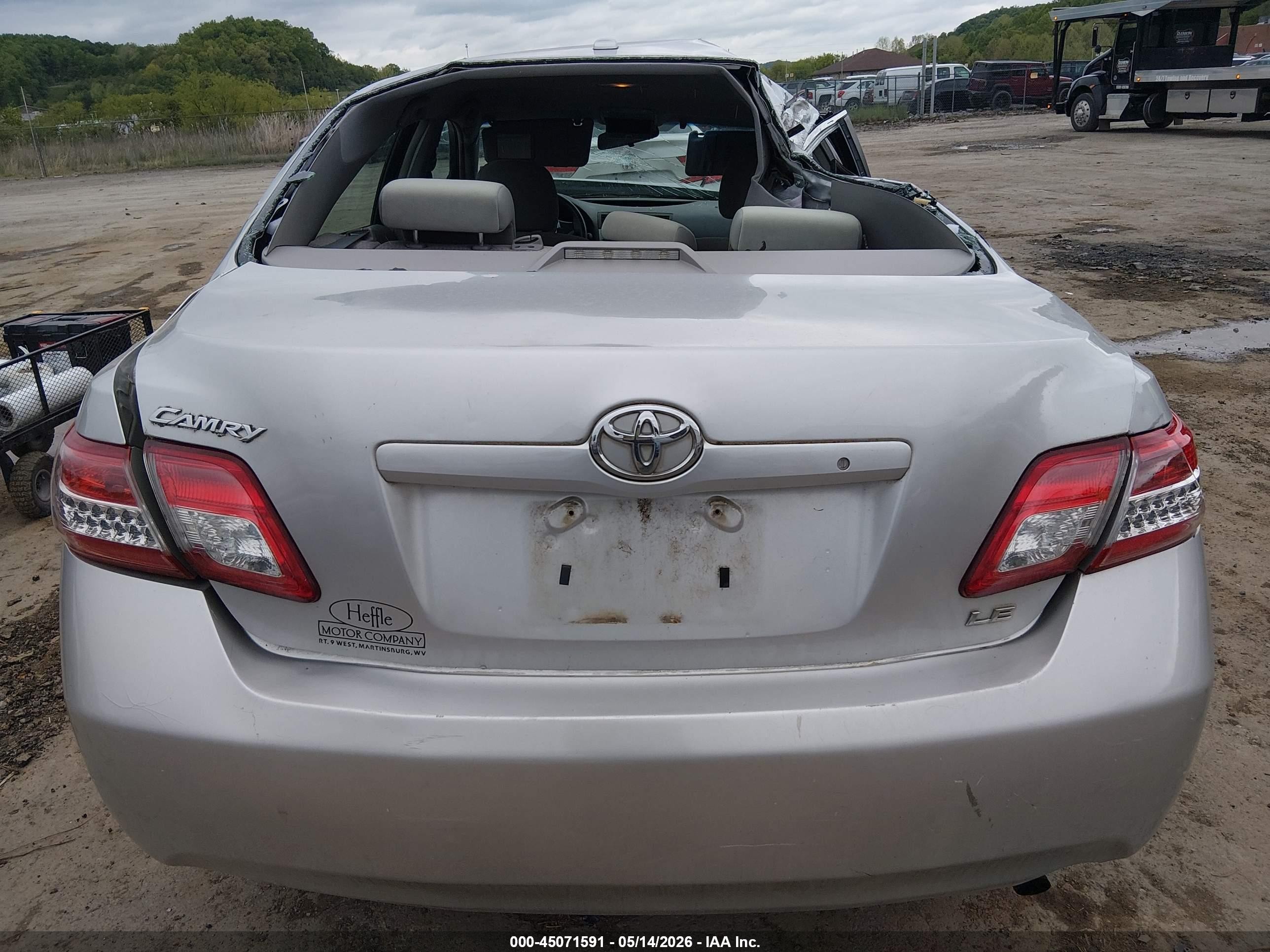 2011 Toyota Camry Le Silver vin: 4T1BF3EK8BU696410