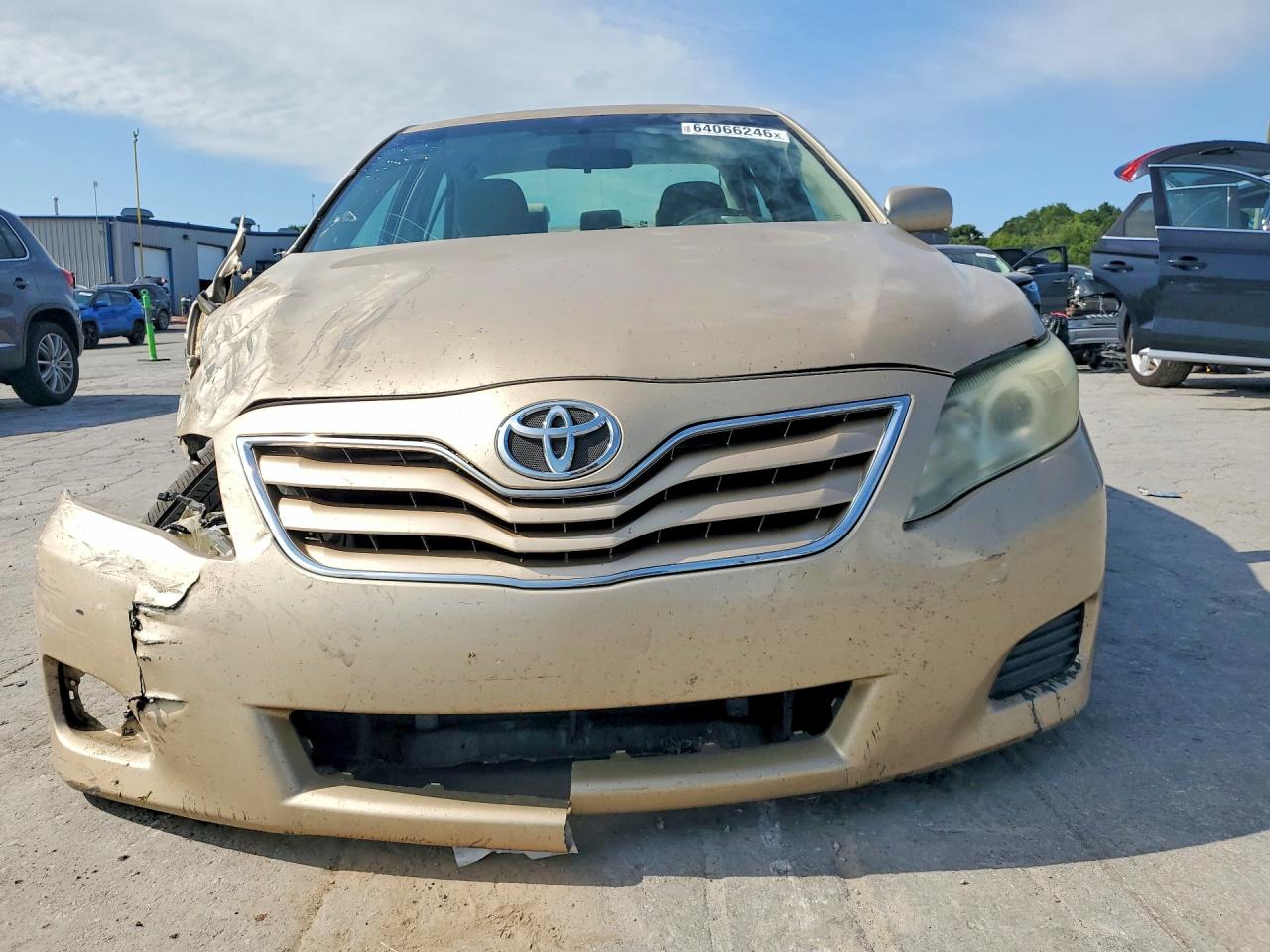 2011 Toyota Camry Base Gold vin: 4T1BF3EK8BU703002