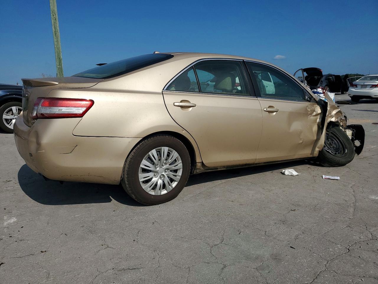 2011 Toyota Camry Base Gold vin: 4T1BF3EK8BU703002