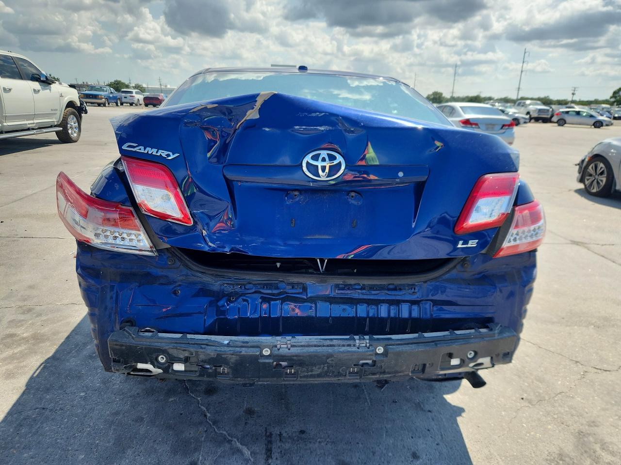 2011 Toyota Camry Le Blue vin: 4T1BF3EK8BU704733