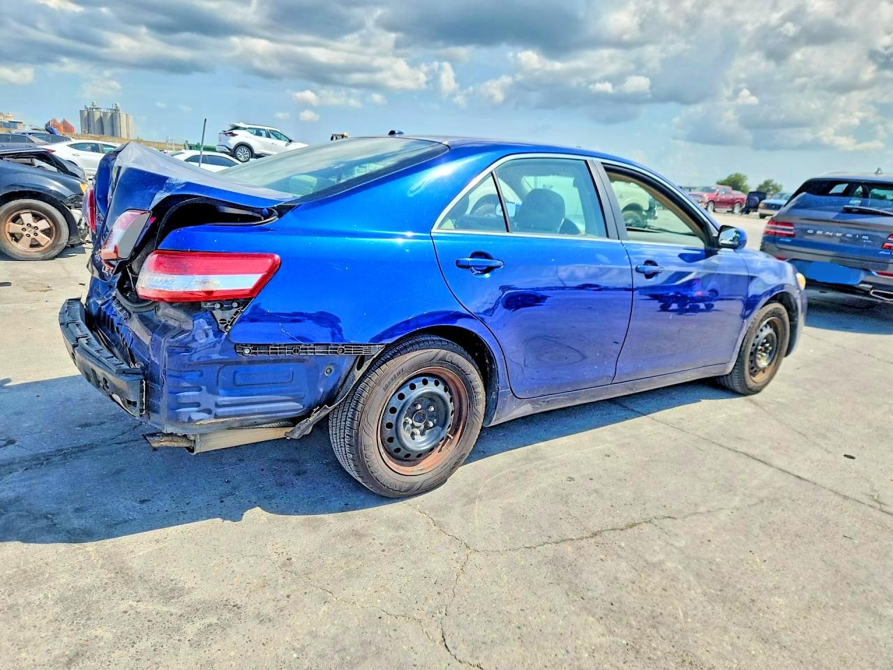 2011 Toyota Camry Le Blue vin: 4T1BF3EK8BU704733