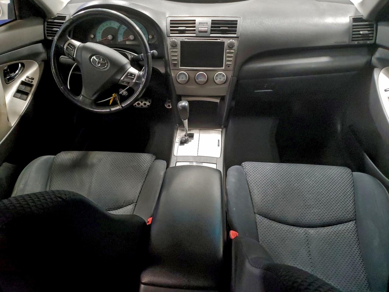 2011 Toyota Camry Base White vin: 4T1BF3EK8BU706174