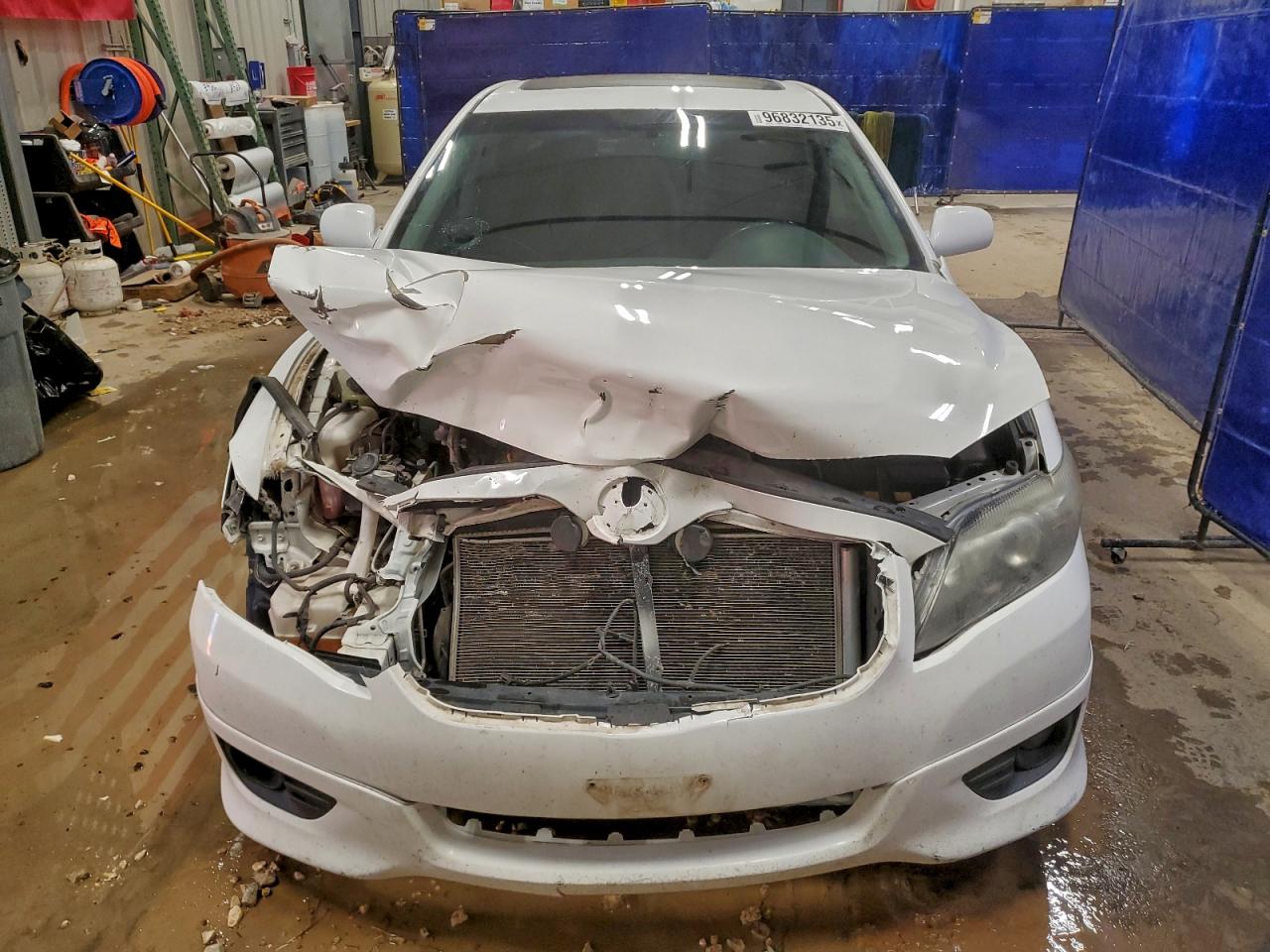 2011 Toyota Camry Base White vin: 4T1BF3EK8BU706174