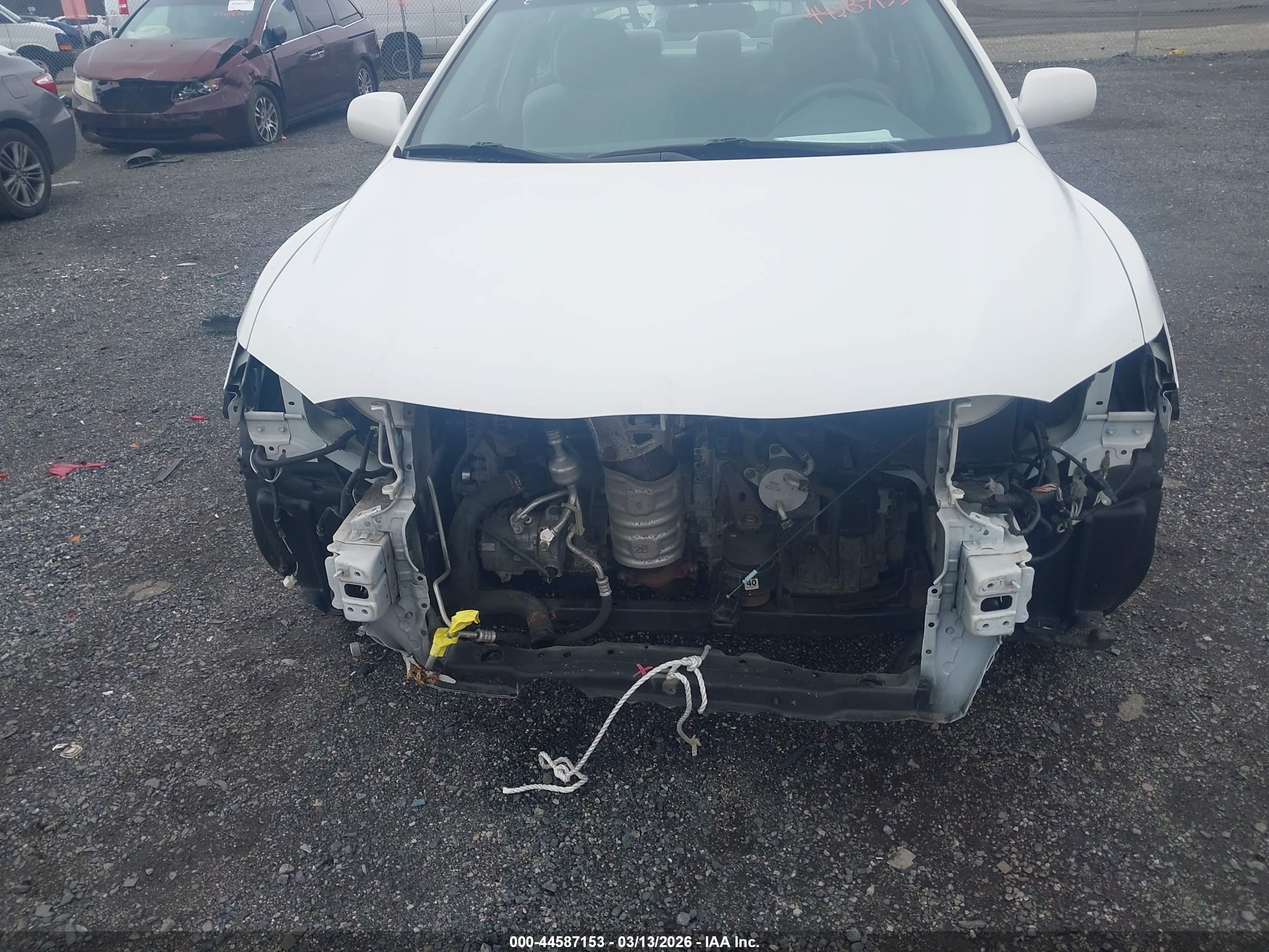 2011 Toyota Camry Le White vin: 4T1BF3EK8BU706398