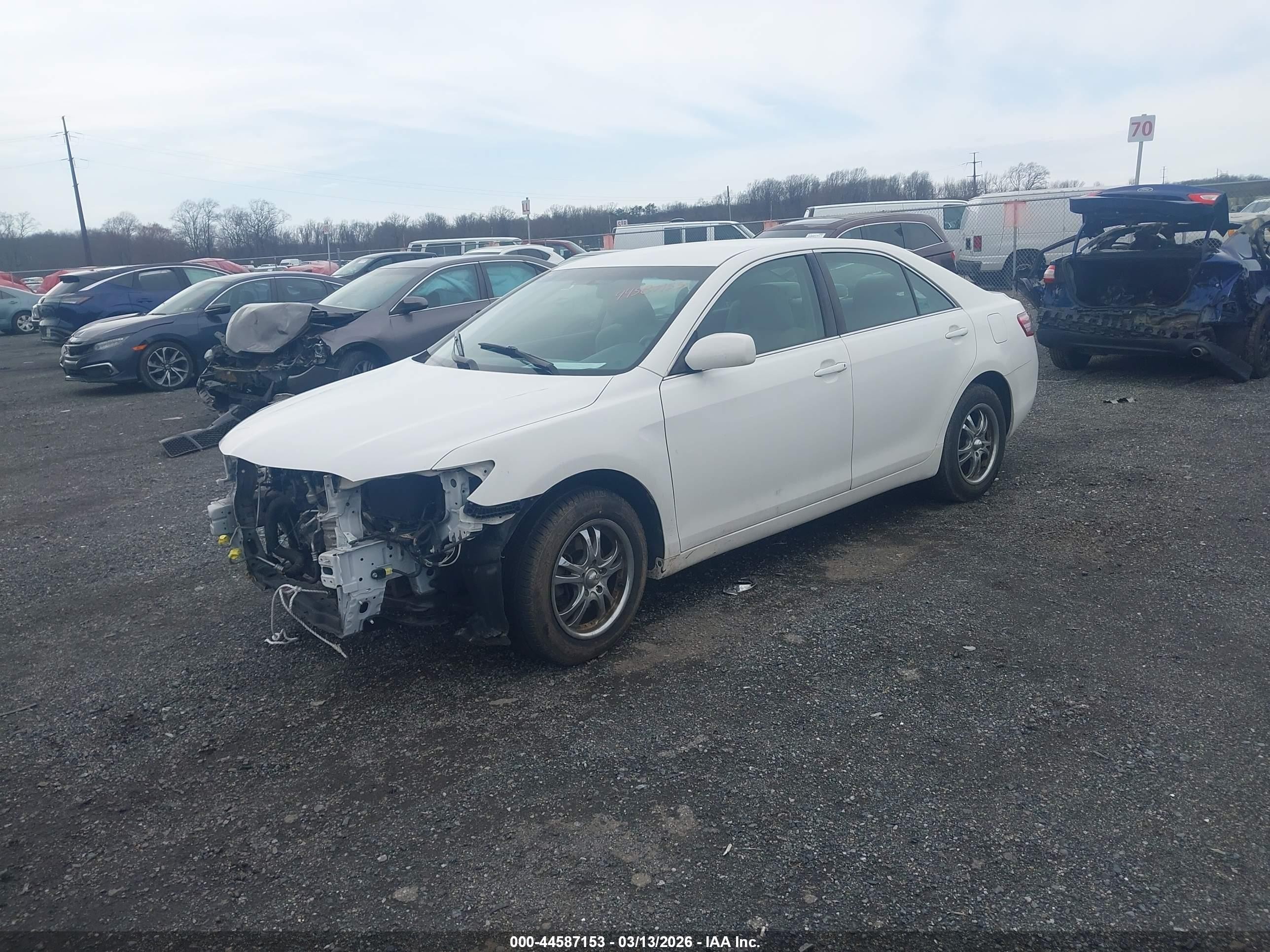 2011 Toyota Camry Le White vin: 4T1BF3EK8BU706398