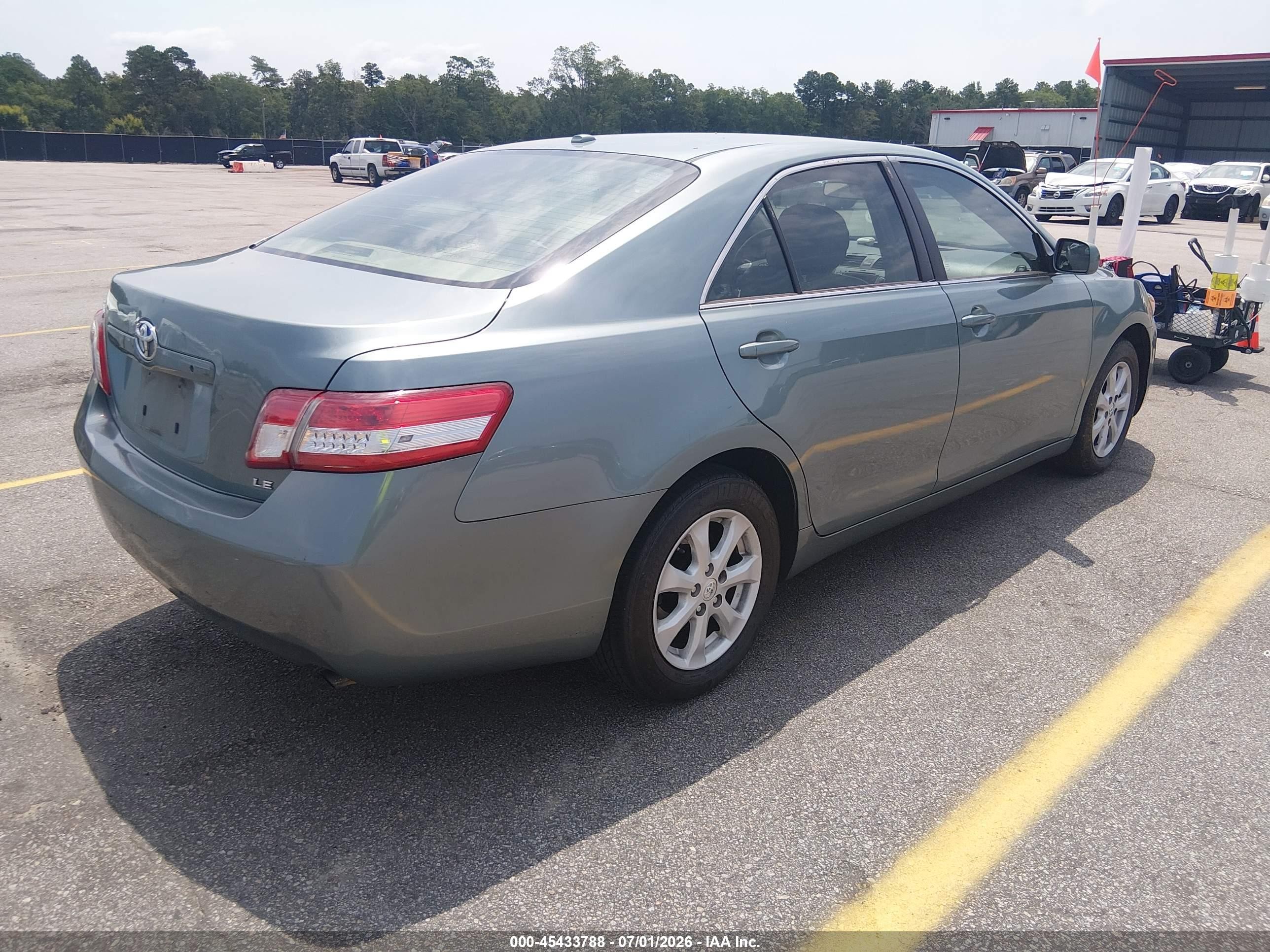 2011 Toyota Camry Le Green vin: 4T1BF3EK8BU709754