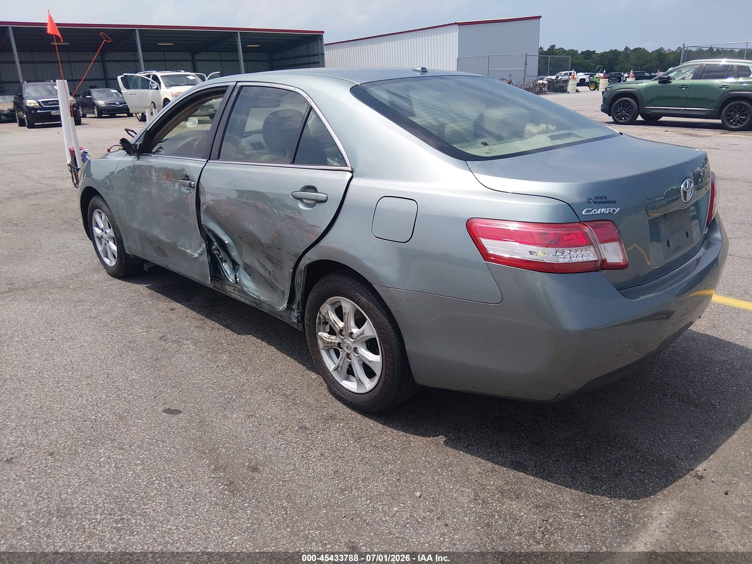 2011 Toyota Camry Le Green vin: 4T1BF3EK8BU709754