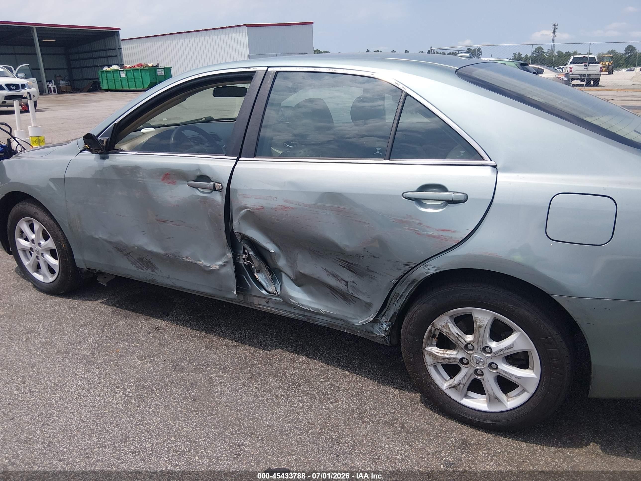 2011 Toyota Camry Le Green vin: 4T1BF3EK8BU709754