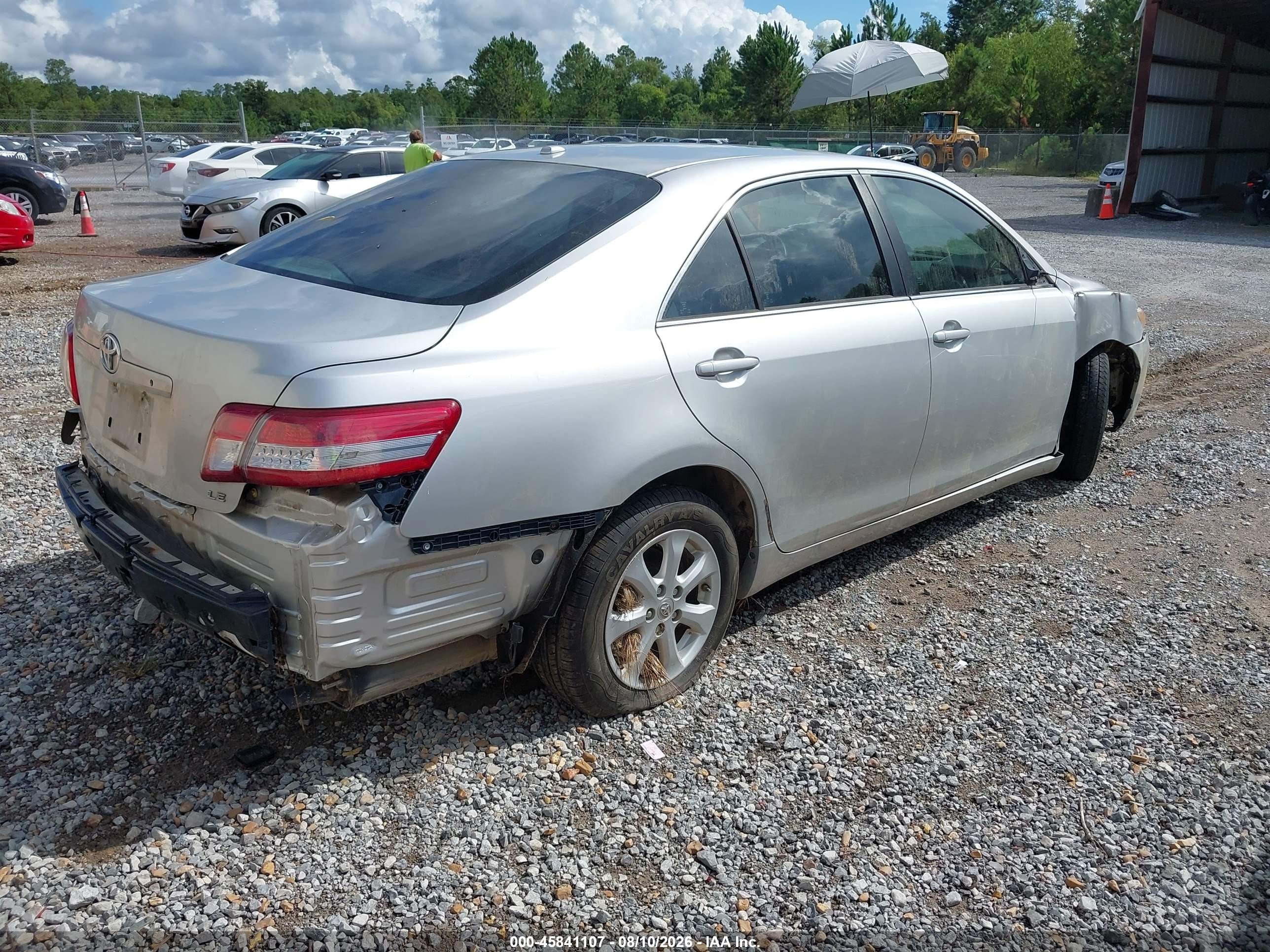 2011 Toyota Camry Le Silver vin: 4T1BF3EK8BU718728