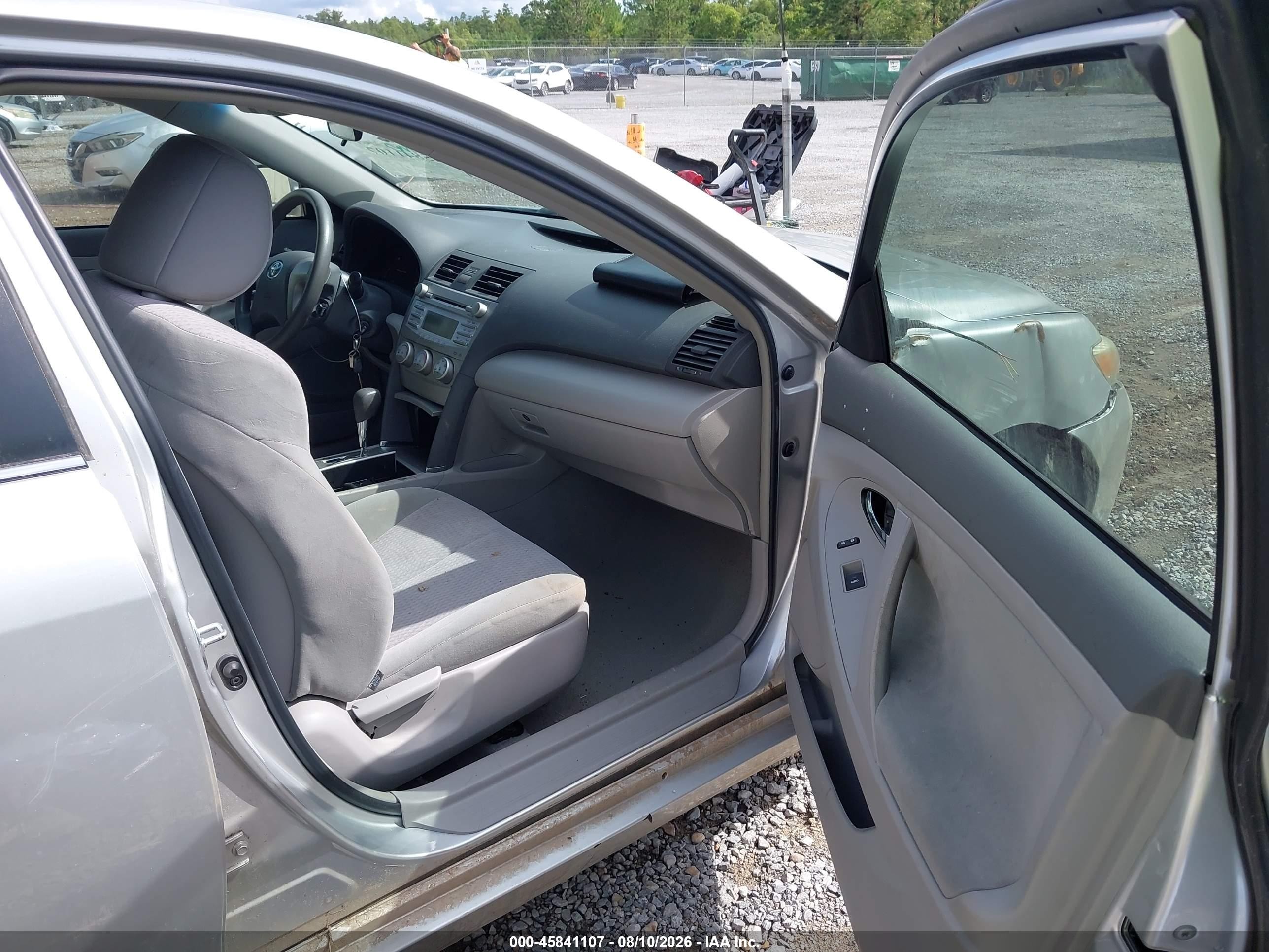 2011 Toyota Camry Le Silver vin: 4T1BF3EK8BU718728