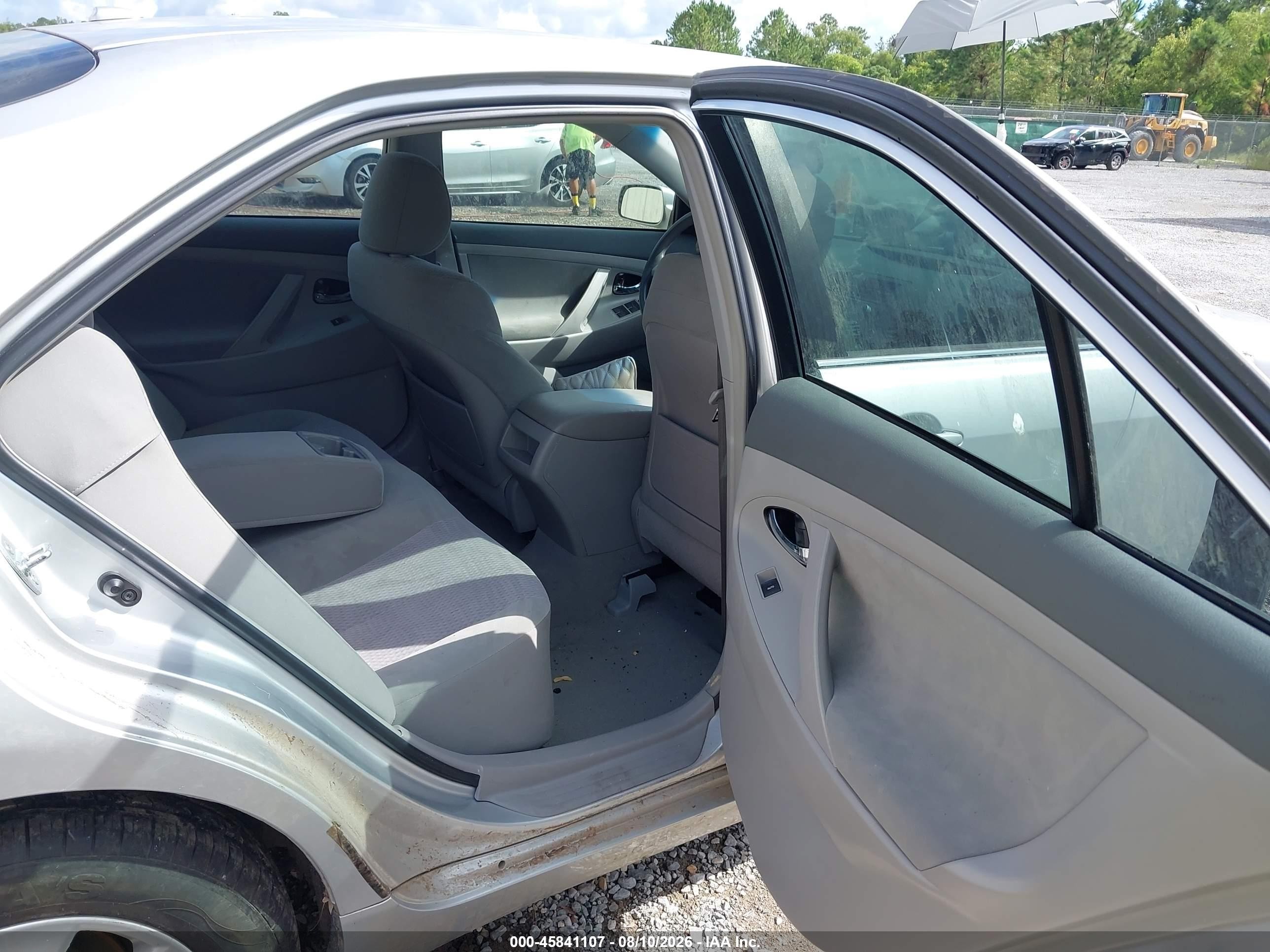 2011 Toyota Camry Le Silver vin: 4T1BF3EK8BU718728
