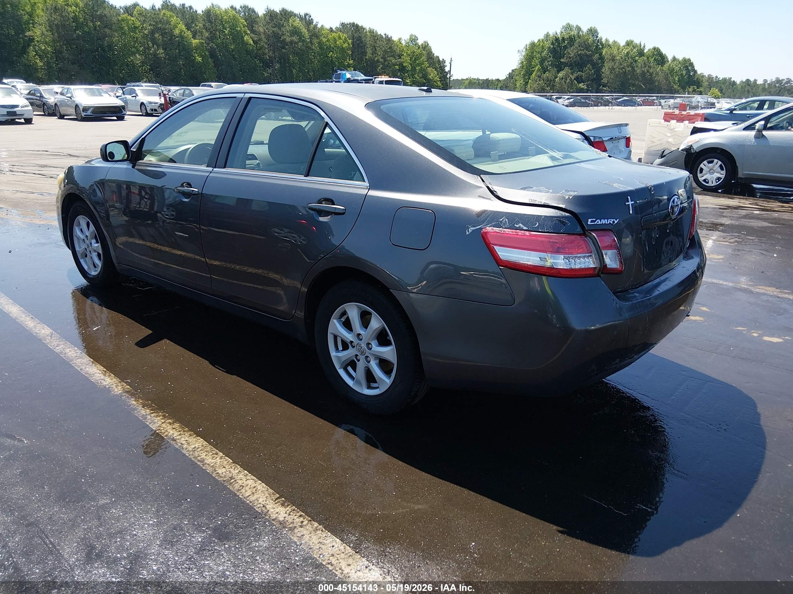 2011 Toyota Camry Le Gray vin: 4T1BF3EK8BU721130