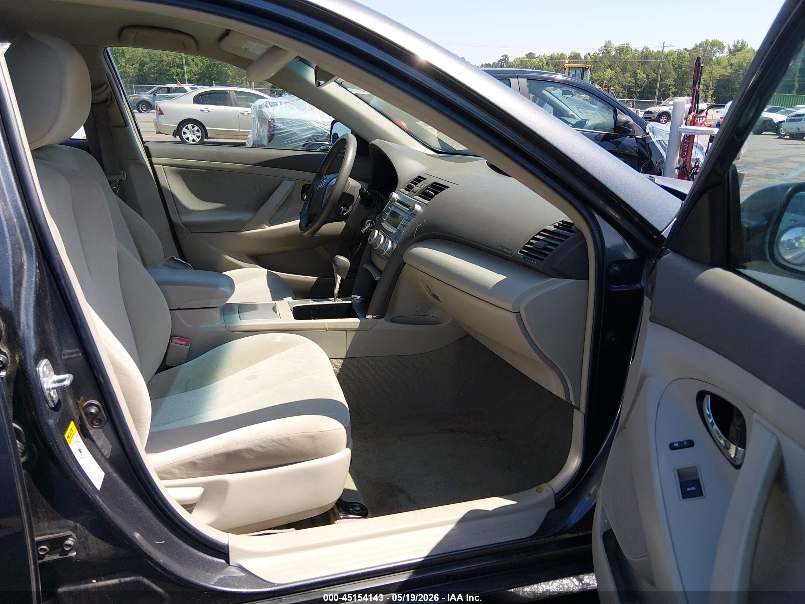 2011 Toyota Camry Le Gray vin: 4T1BF3EK8BU721130