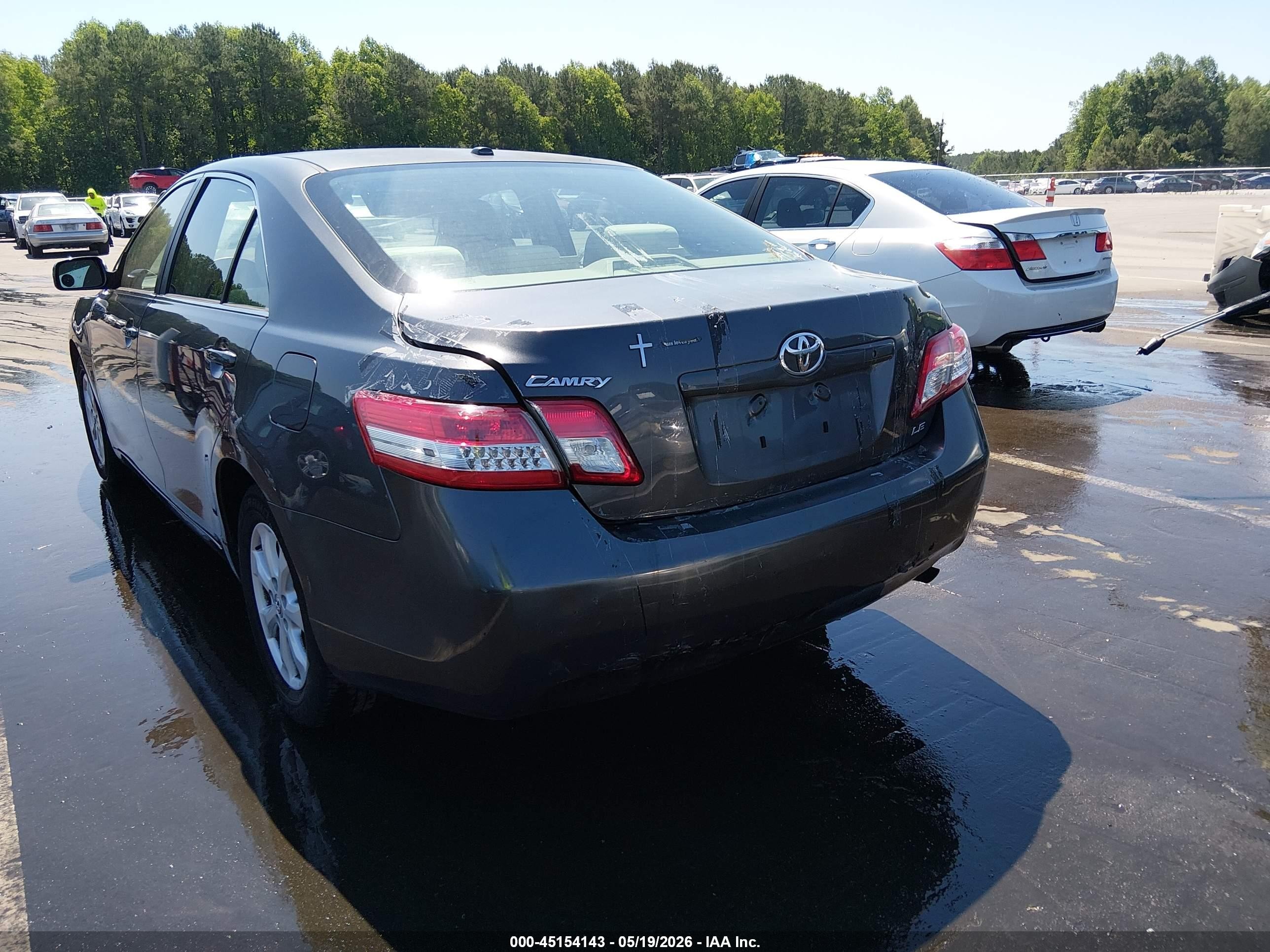 2011 Toyota Camry Le Gray vin: 4T1BF3EK8BU721130