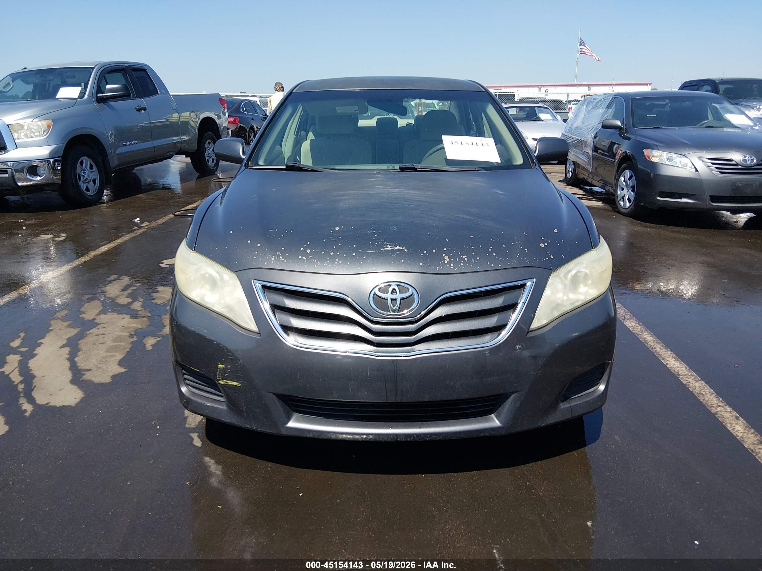 2011 Toyota Camry Le Gray vin: 4T1BF3EK8BU721130