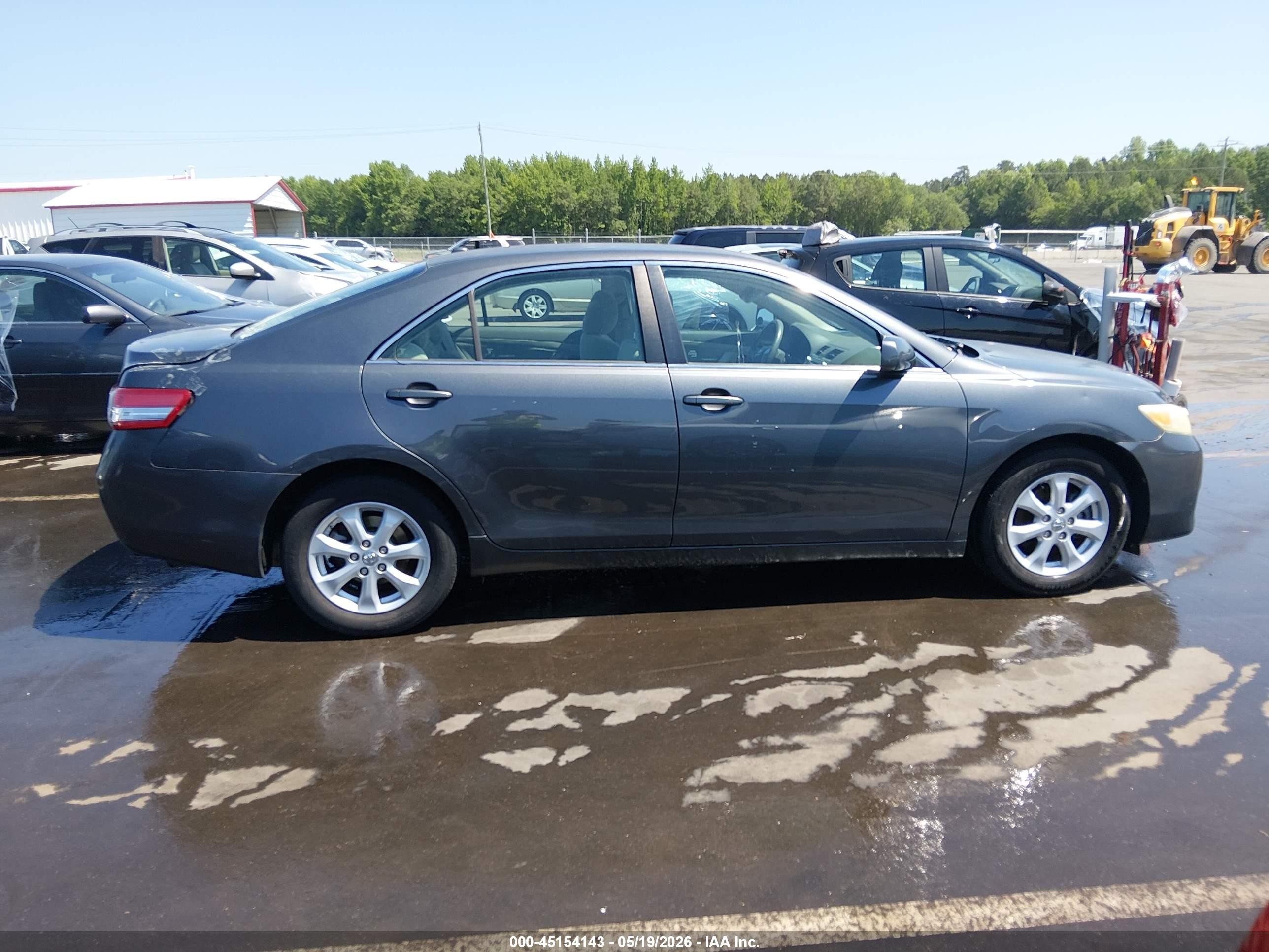 2011 Toyota Camry Le Gray vin: 4T1BF3EK8BU721130