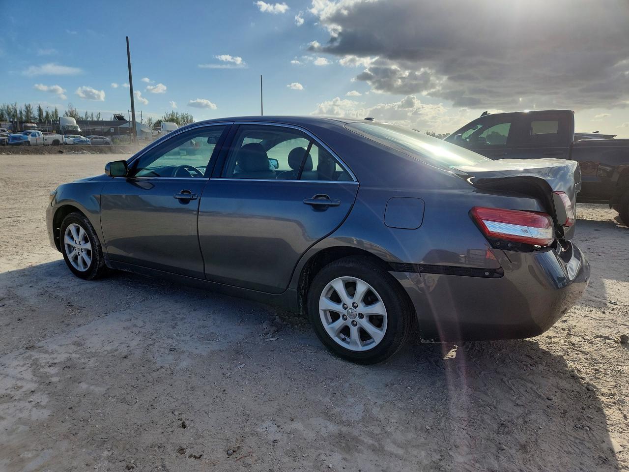 2011 Toyota Camry Le Серый vin: 4T1BF3EK8BU727610