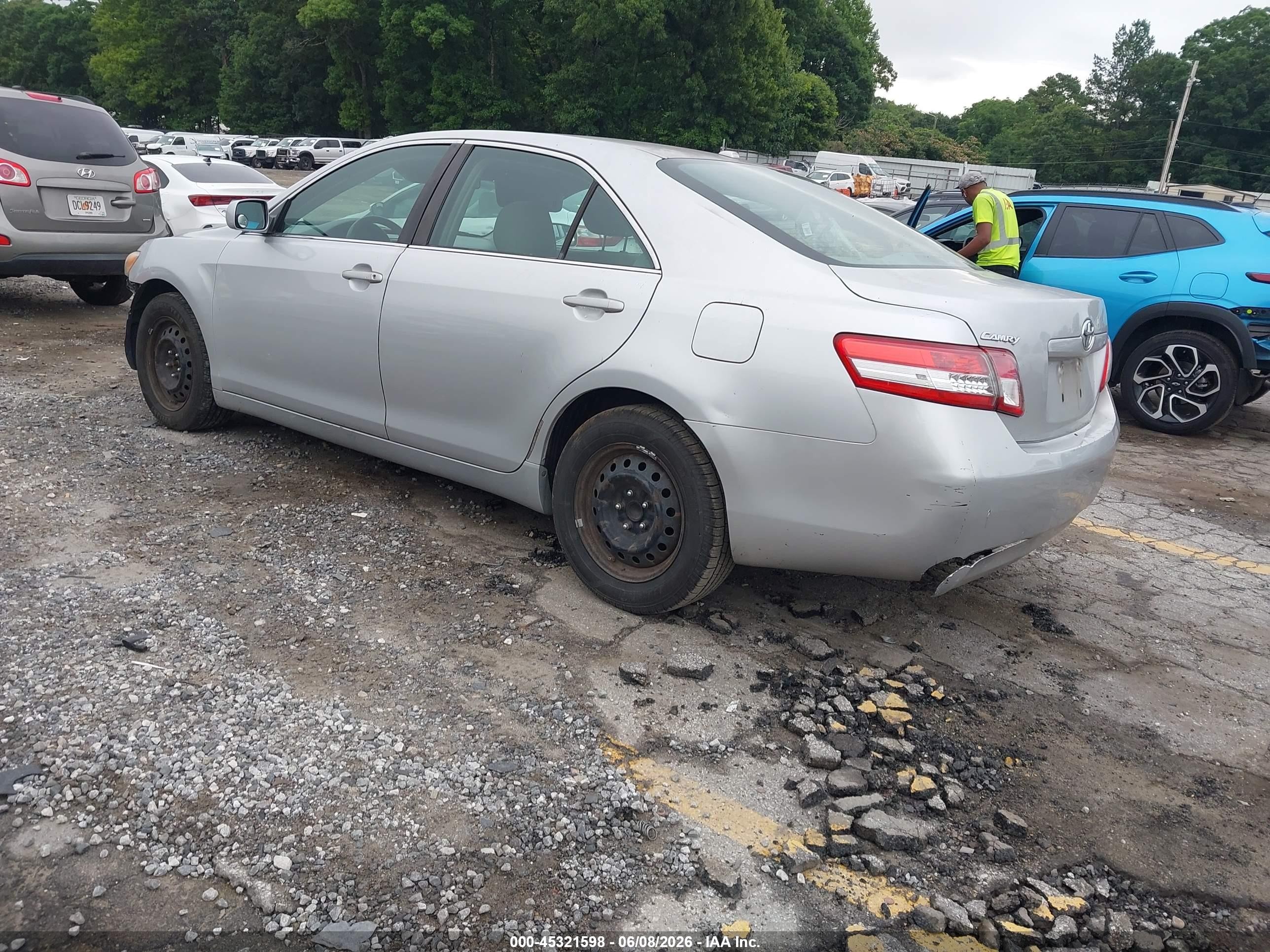 2011 Toyota Camry   Серебряный vin: 4T1BF3EK8BU728224