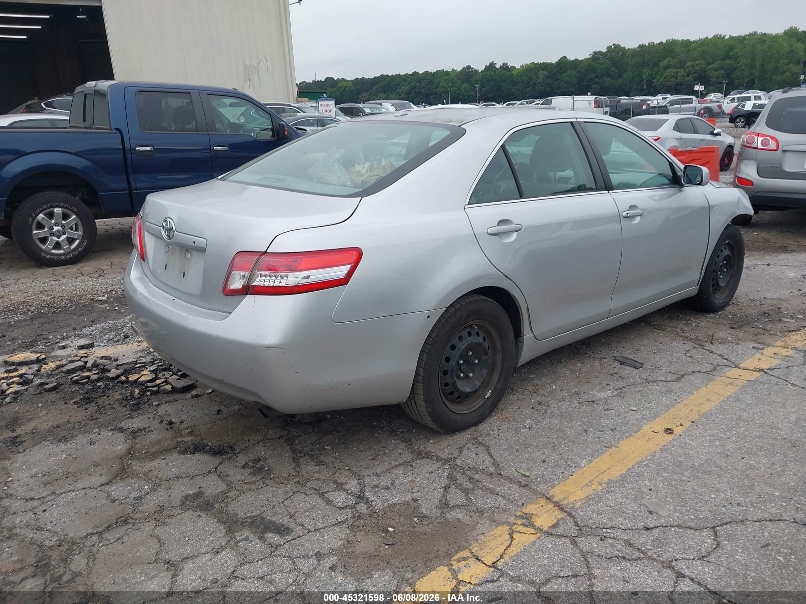 2011 Toyota Camry   Серебряный vin: 4T1BF3EK8BU728224