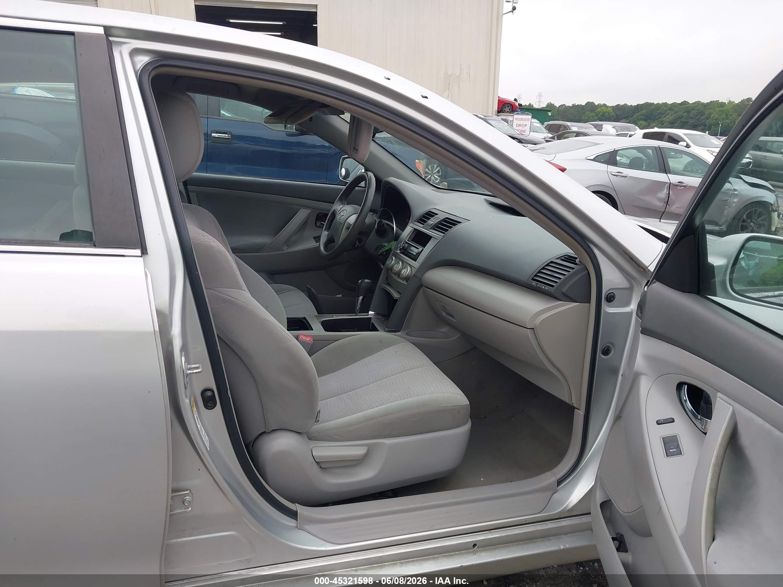 2011 Toyota Camry   Серебряный vin: 4T1BF3EK8BU728224