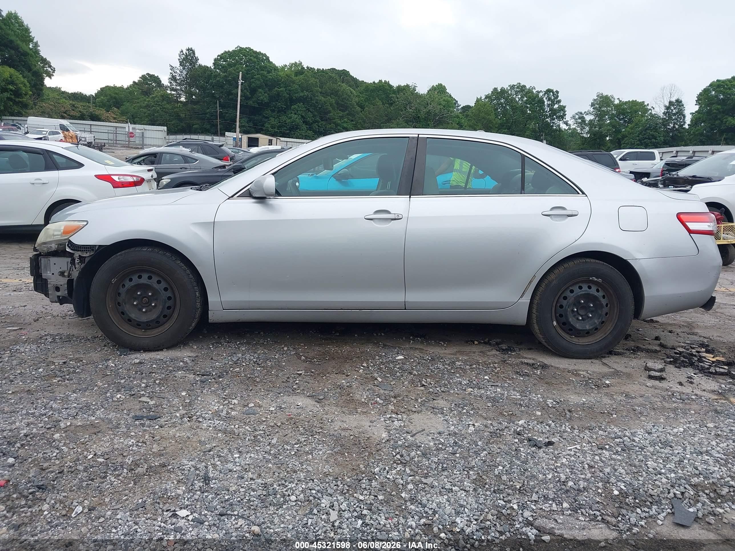 2011 Toyota Camry   Серебряный vin: 4T1BF3EK8BU728224
