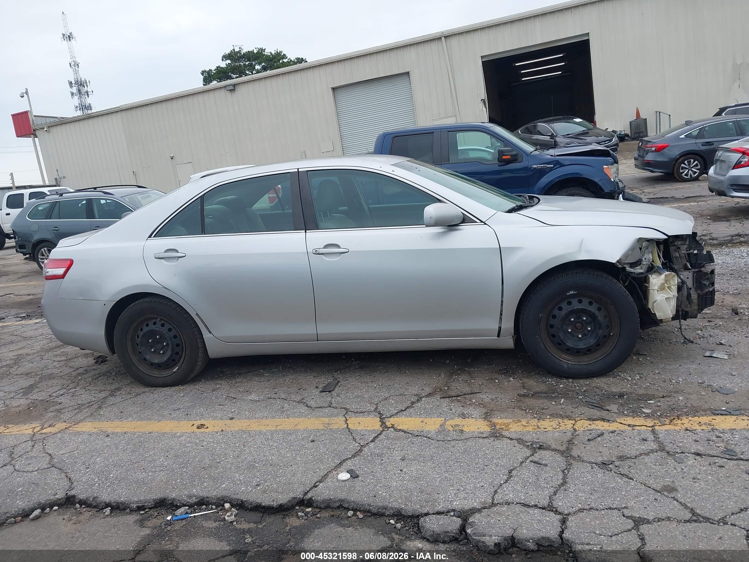 2011 Toyota Camry   Серебряный vin: 4T1BF3EK8BU728224