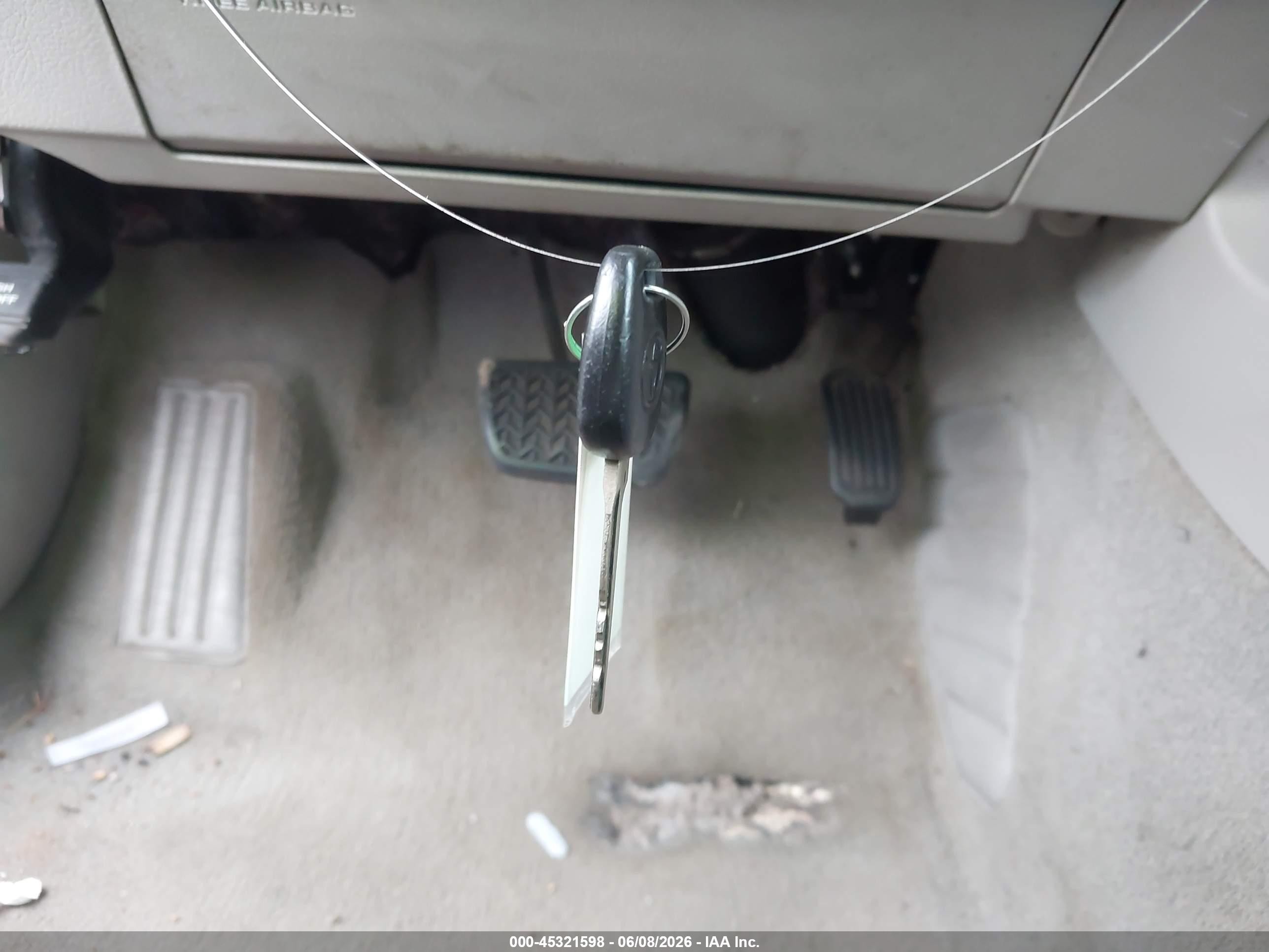 2011 Toyota Camry   Серебряный vin: 4T1BF3EK8BU728224