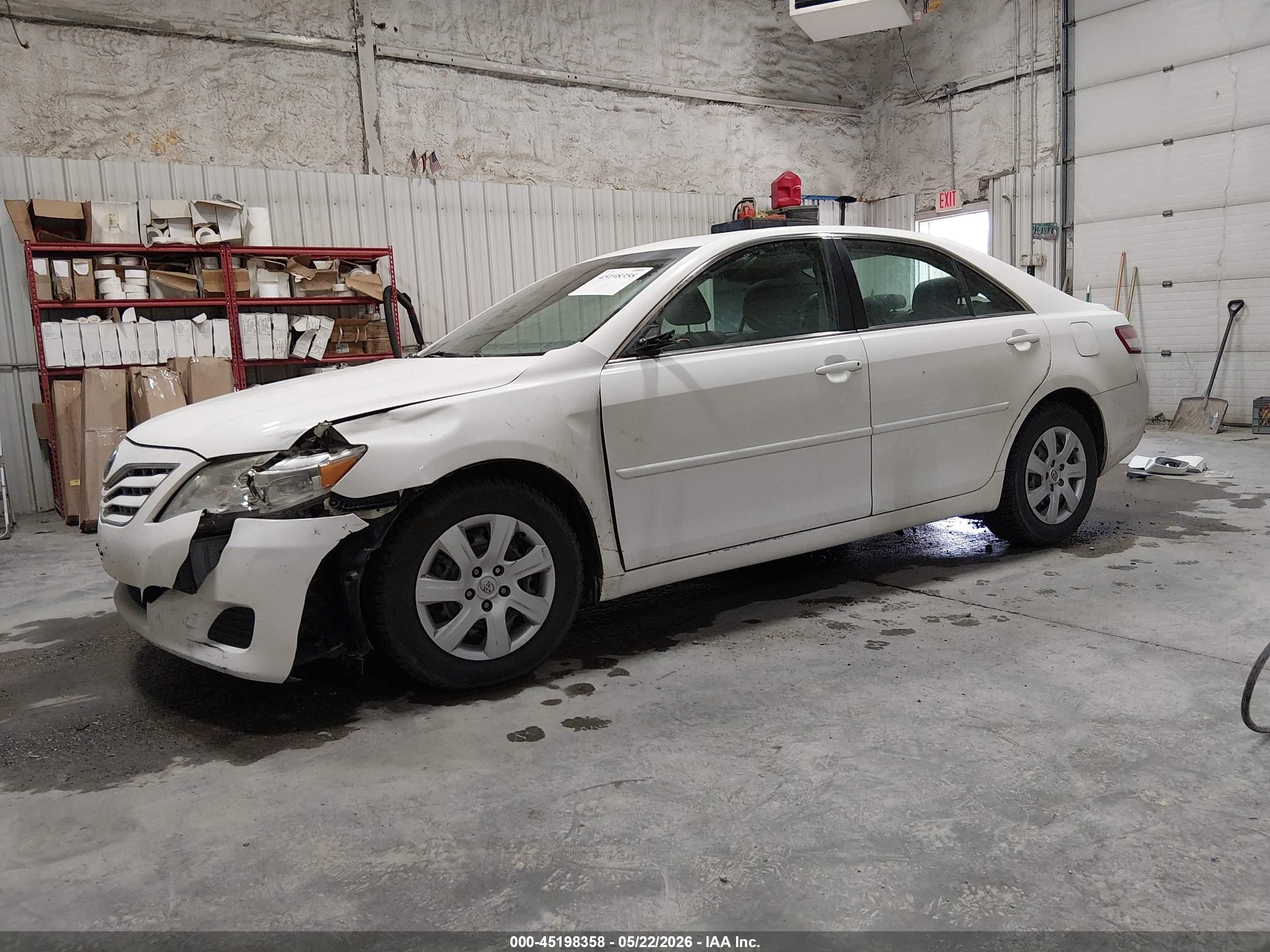 2011 Toyota Camry Le White vin: 4T1BF3EK8BU732659
