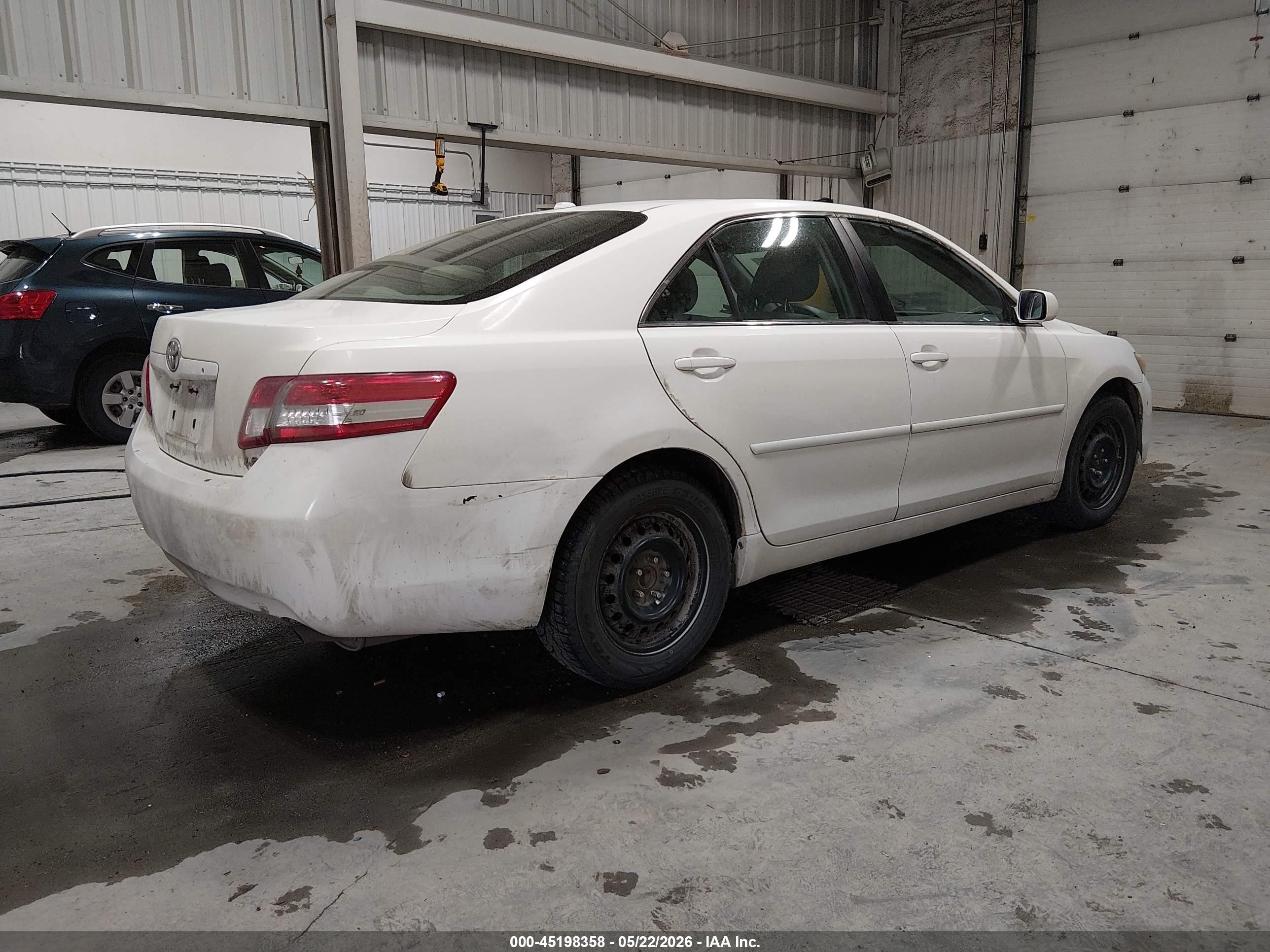 2011 Toyota Camry Le White vin: 4T1BF3EK8BU732659