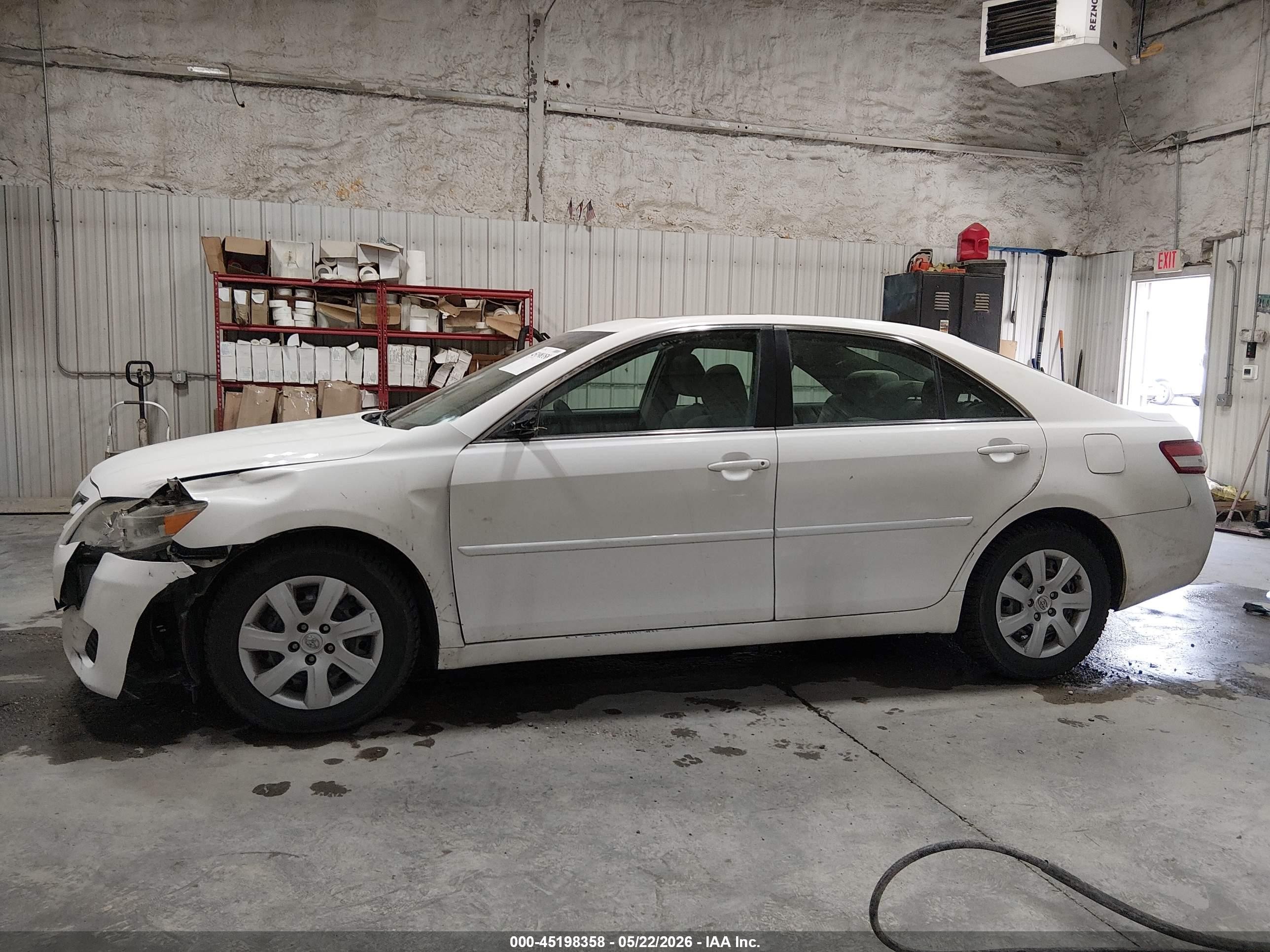 2011 Toyota Camry Le White vin: 4T1BF3EK8BU732659