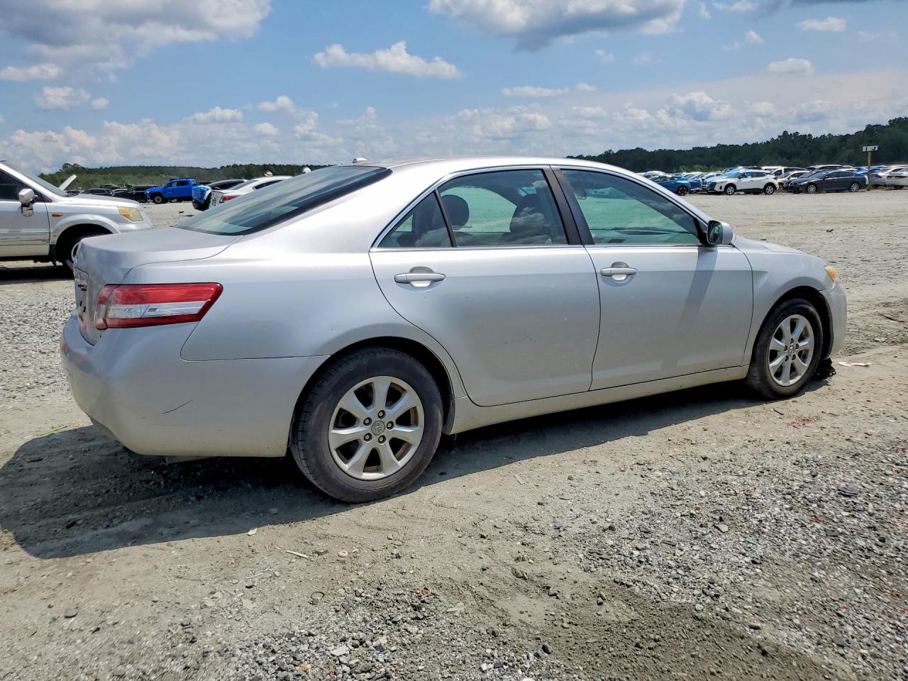 2011 Toyota Camry Le Silver vin: 4T1BF3EK8BU739661