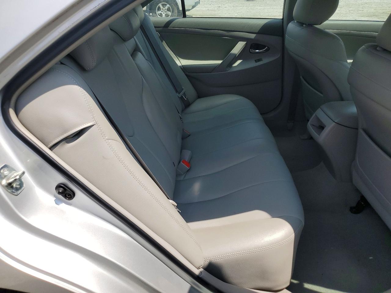 2011 Toyota Camry Le Silver vin: 4T1BF3EK8BU739661