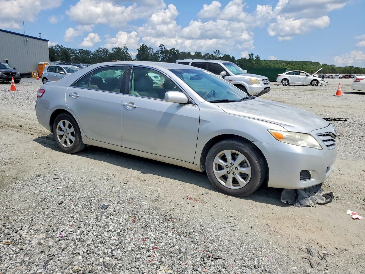 2011 Toyota Camry Le Silver vin: 4T1BF3EK8BU739661
