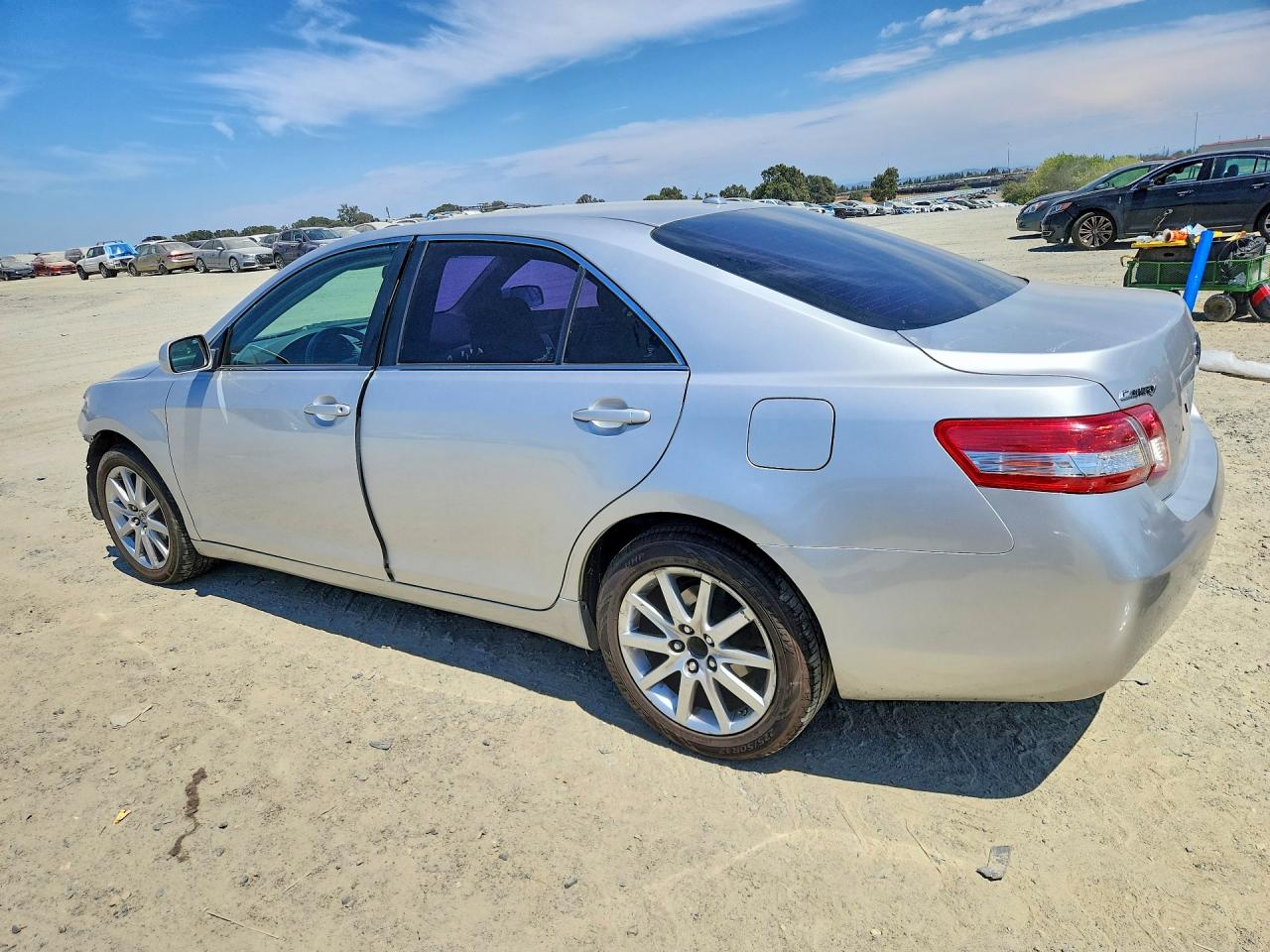 2011 Toyota Camry Le Серебряный vin: 4T1BF3EK8BU744715