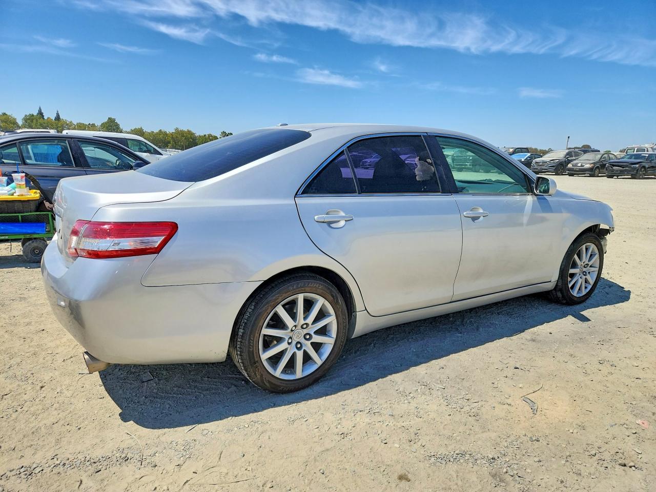 2011 Toyota Camry Le Серебряный vin: 4T1BF3EK8BU744715