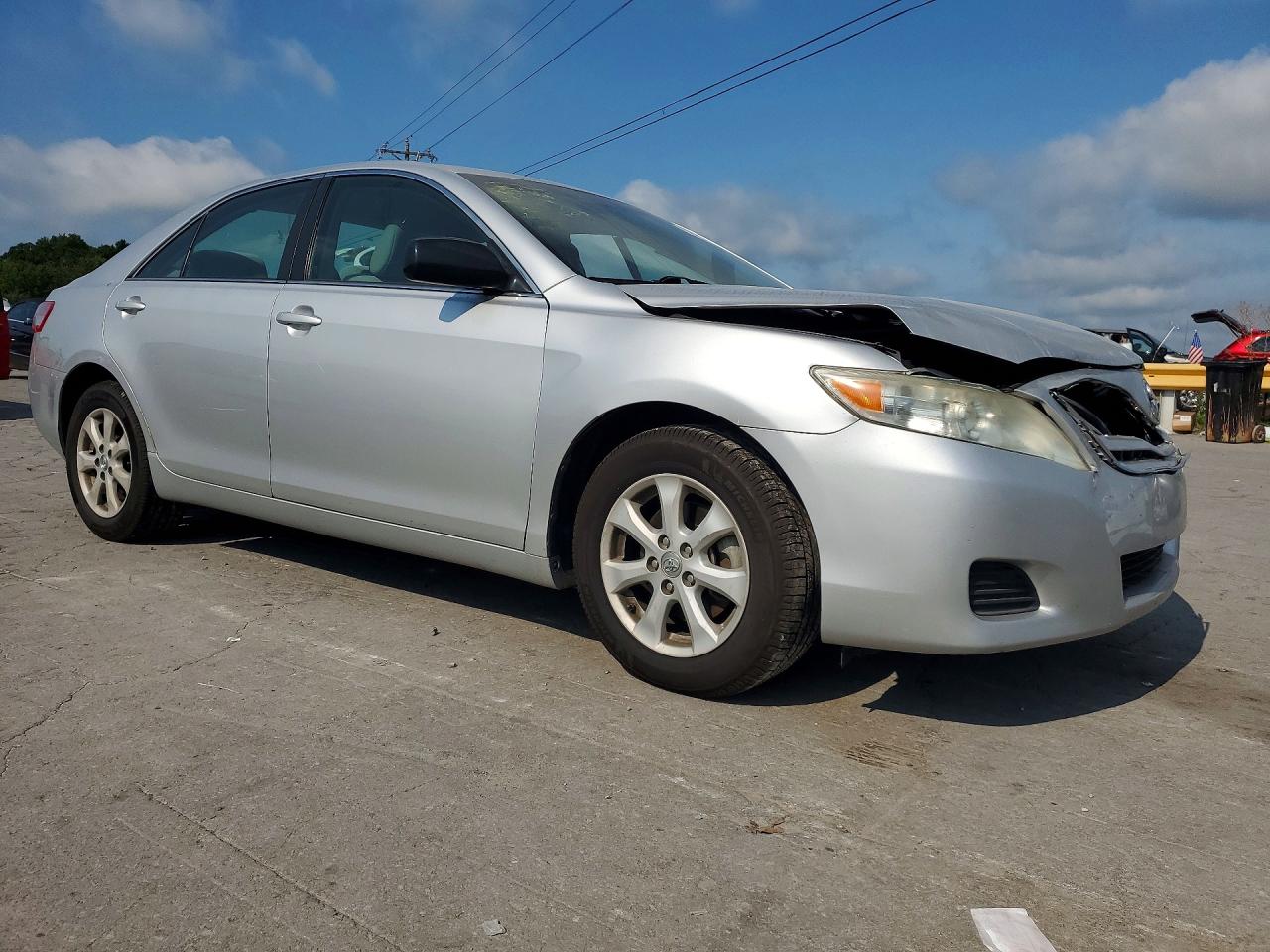 2011 Toyota Camry Le Silver vin: 4T1BF3EK8BU747890