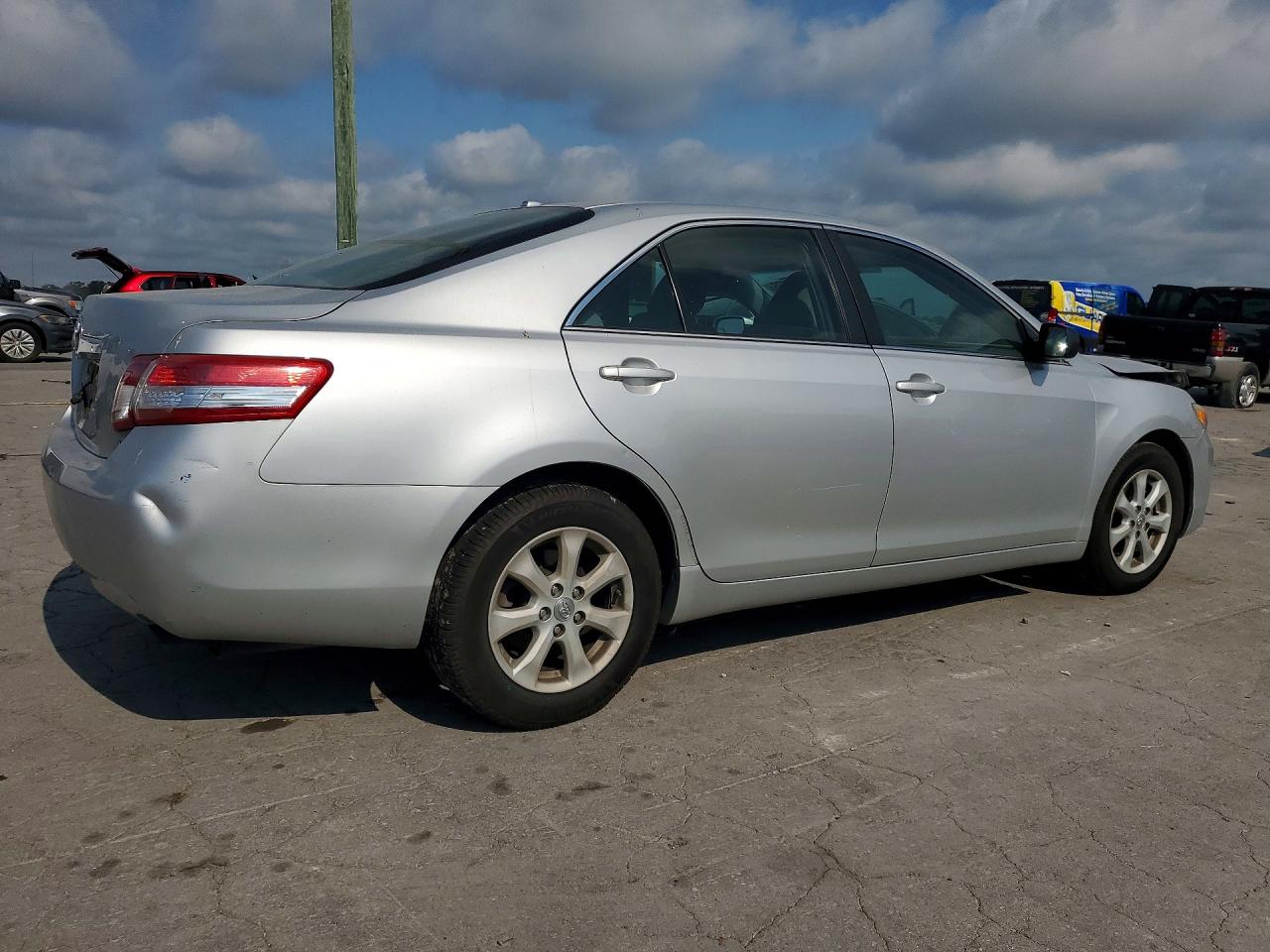 2011 Toyota Camry Le Silver vin: 4T1BF3EK8BU747890