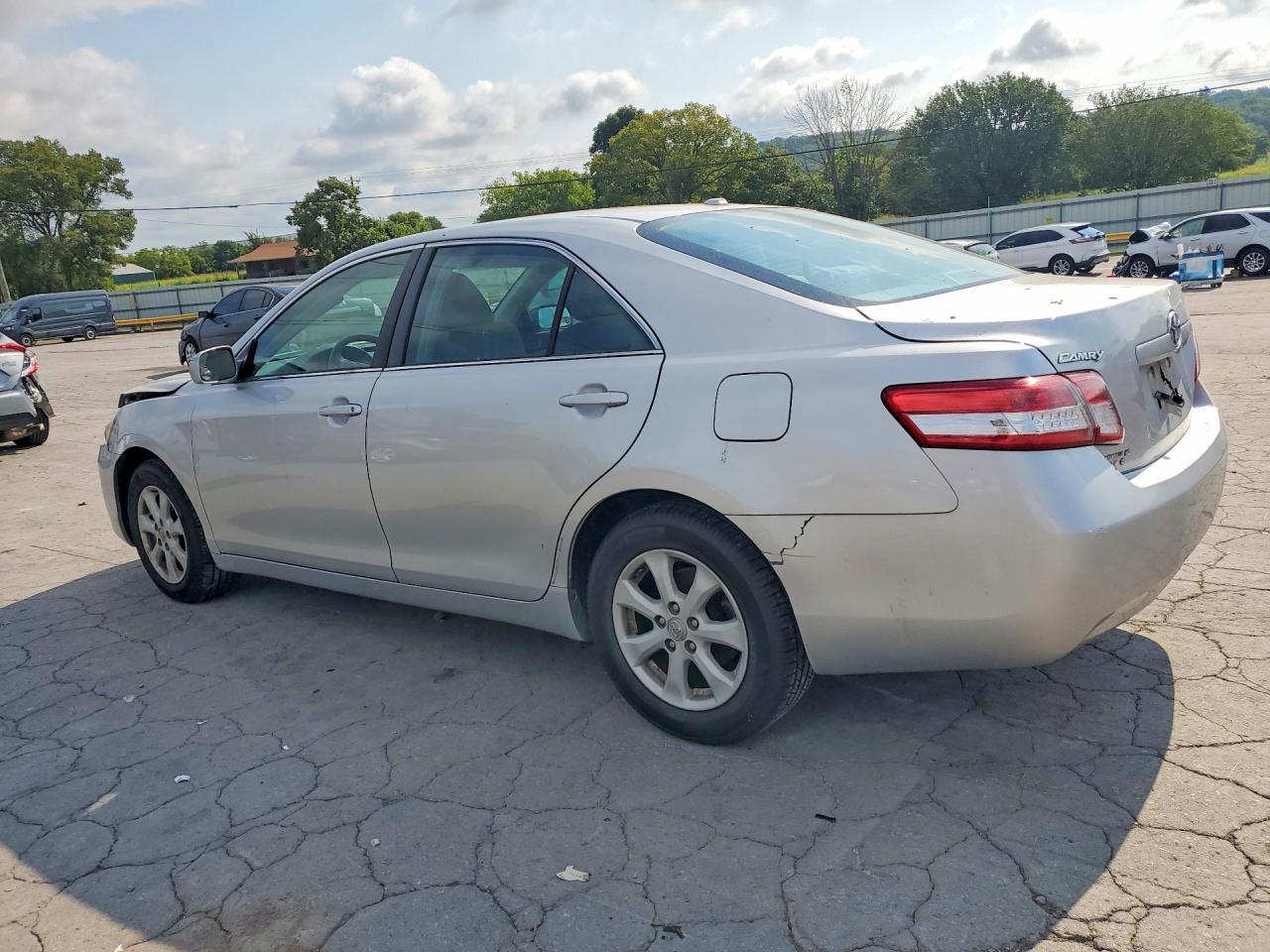2011 Toyota Camry Le Silver vin: 4T1BF3EK8BU747890