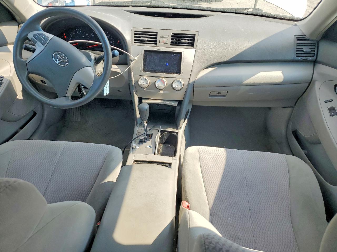 2011 Toyota Camry Le Silver vin: 4T1BF3EK8BU747890