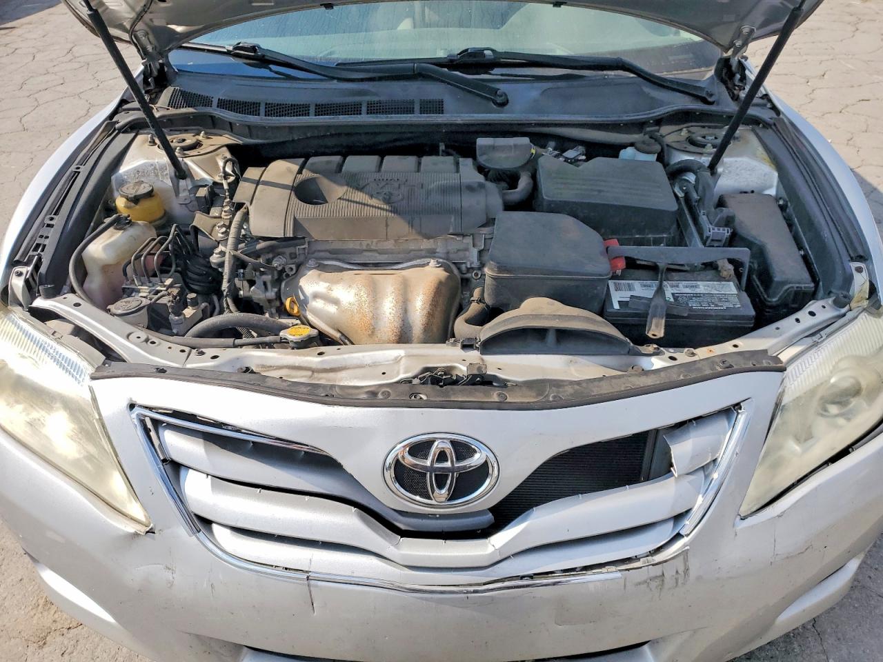 2011 Toyota Camry Le Silver vin: 4T1BF3EK8BU747890