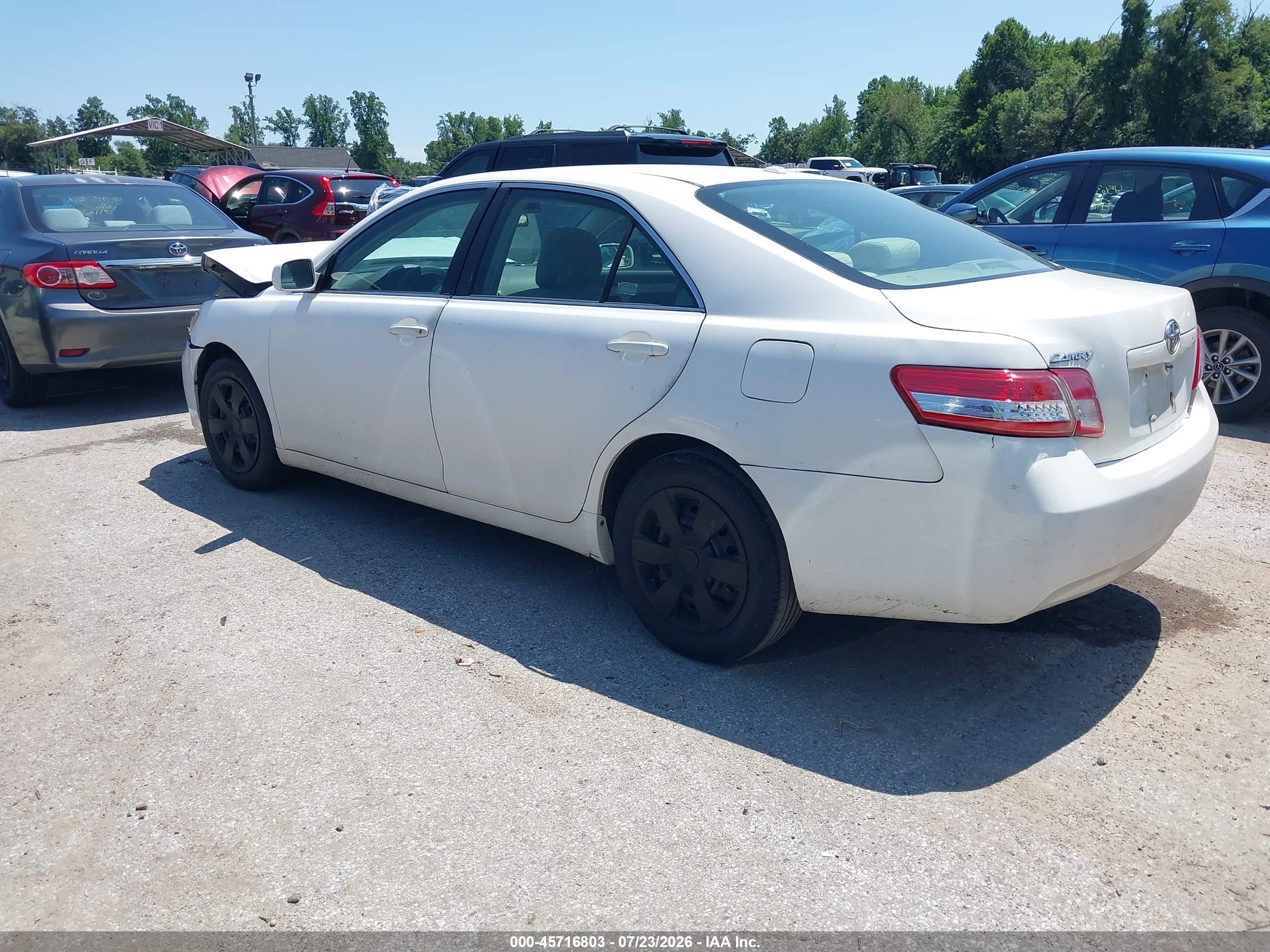 2011 Toyota Camry   White vin: 4T1BF3EK8BU751647