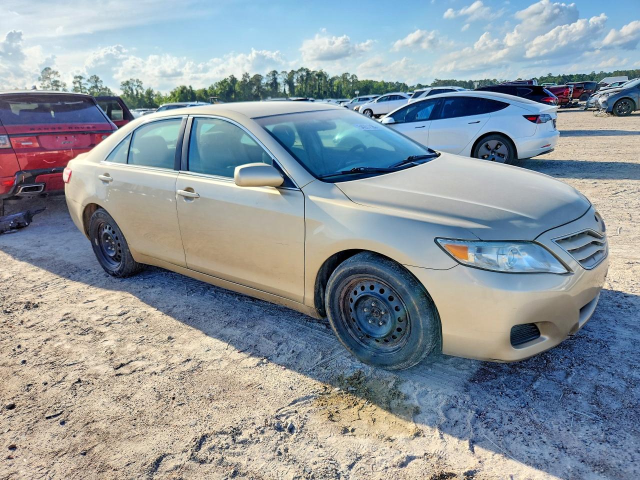 2011 Toyota Camry Le Gold vin: 4T1BF3EK8BU756623