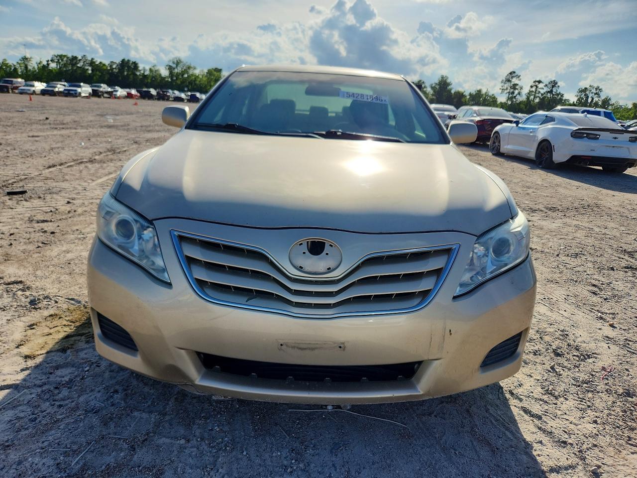 2011 Toyota Camry Le Gold vin: 4T1BF3EK8BU756623