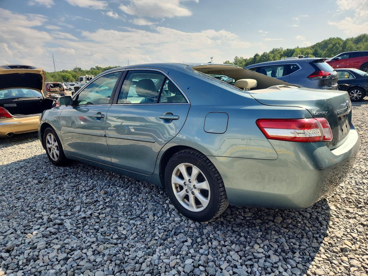 2011 Toyota Camry Le Green vin: 4T1BF3EK8BU758128