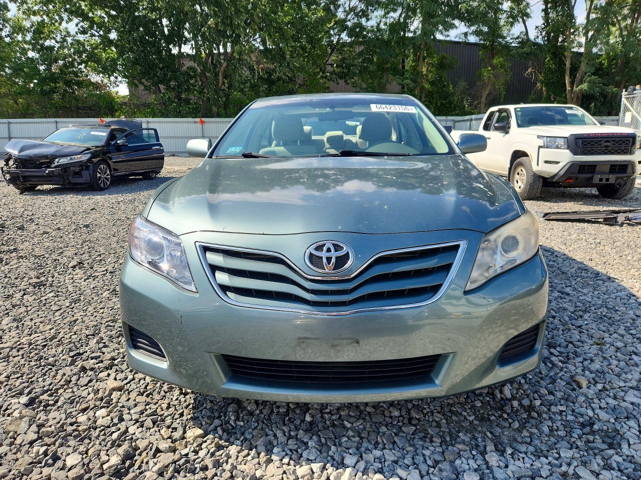 2011 Toyota Camry Le Green vin: 4T1BF3EK8BU758128