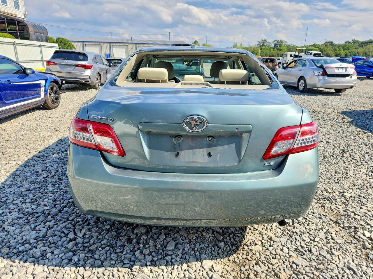 2011 Toyota Camry Le Green vin: 4T1BF3EK8BU758128