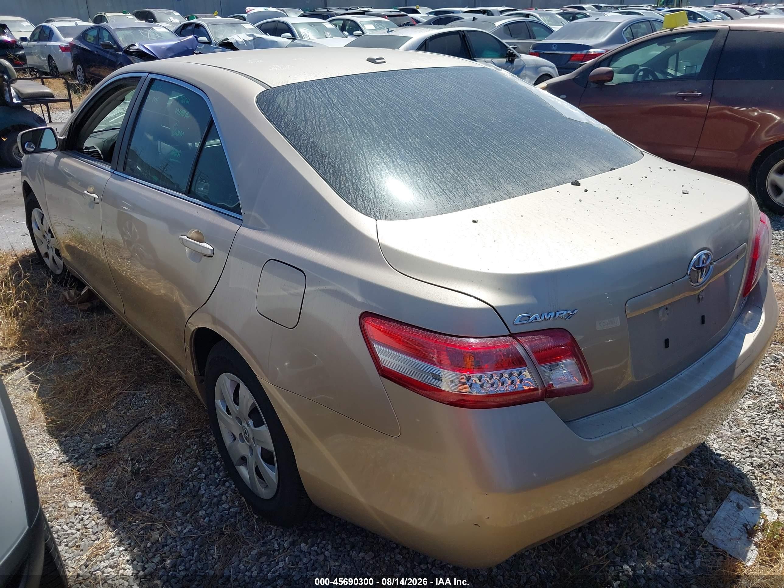 2011 Toyota Camry Le Gold vin: 4T1BF3EK8BU758162